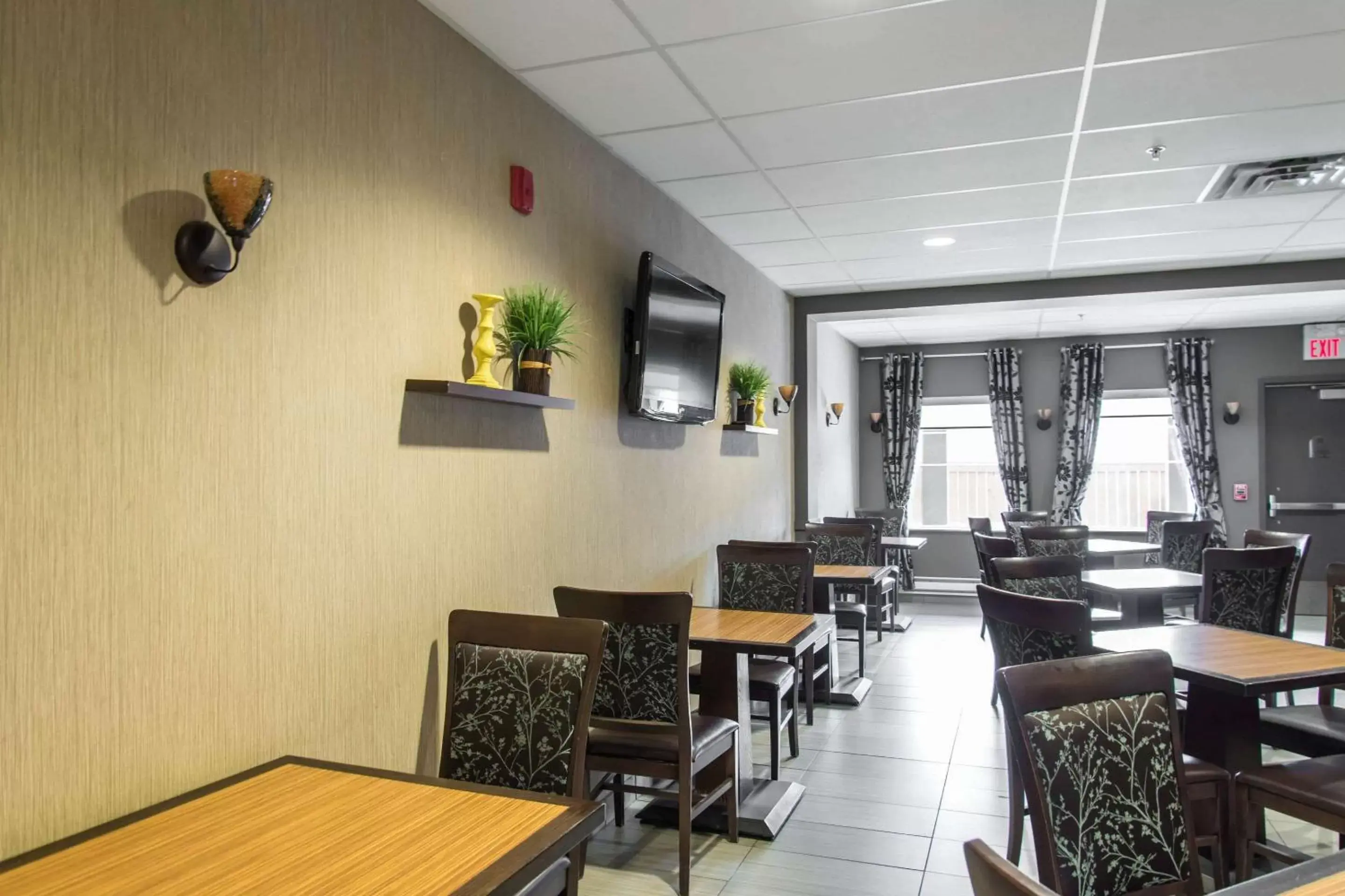 Restaurant/Places to Eat in MainStay Suites Winnipeg