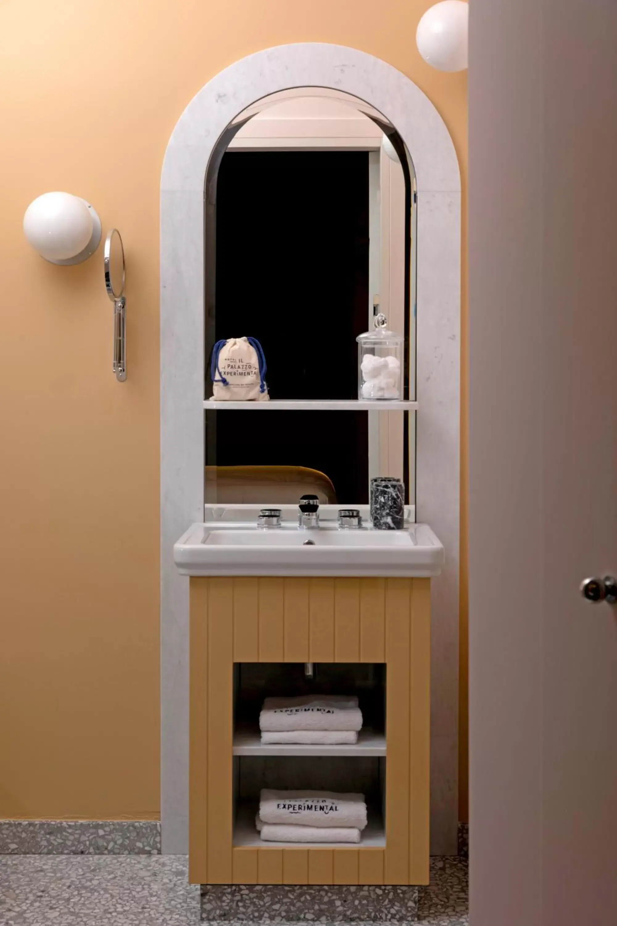 Bathroom in Il Palazzo Experimental