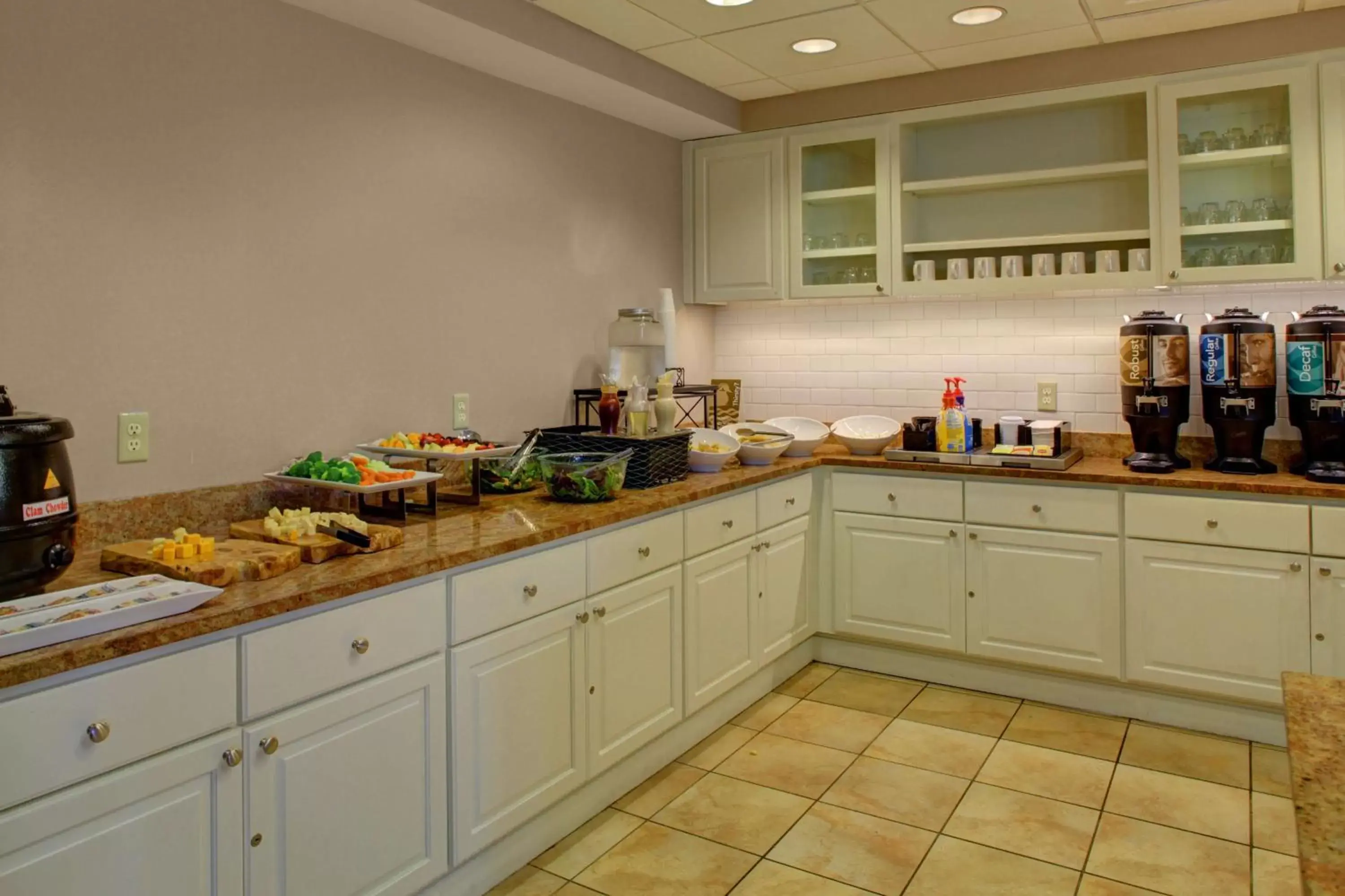 Breakfast, Kitchen/Kitchenette in Homewood Suites by Hilton West Palm Beach
