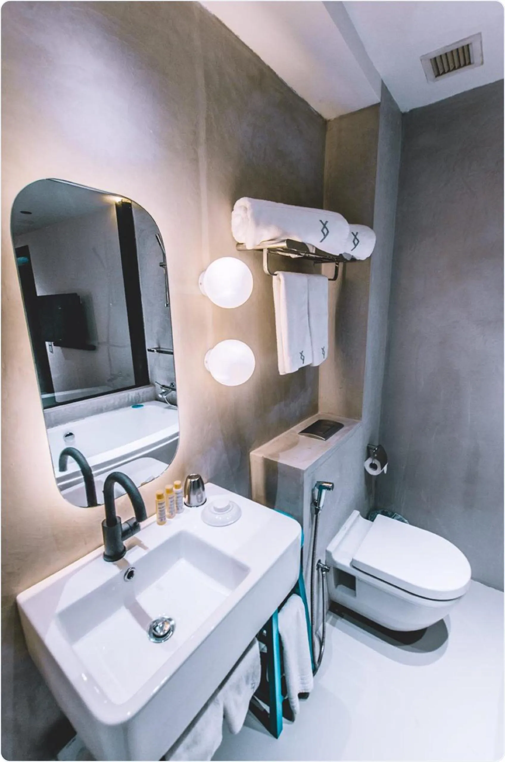 Bathroom in Hi Hotel