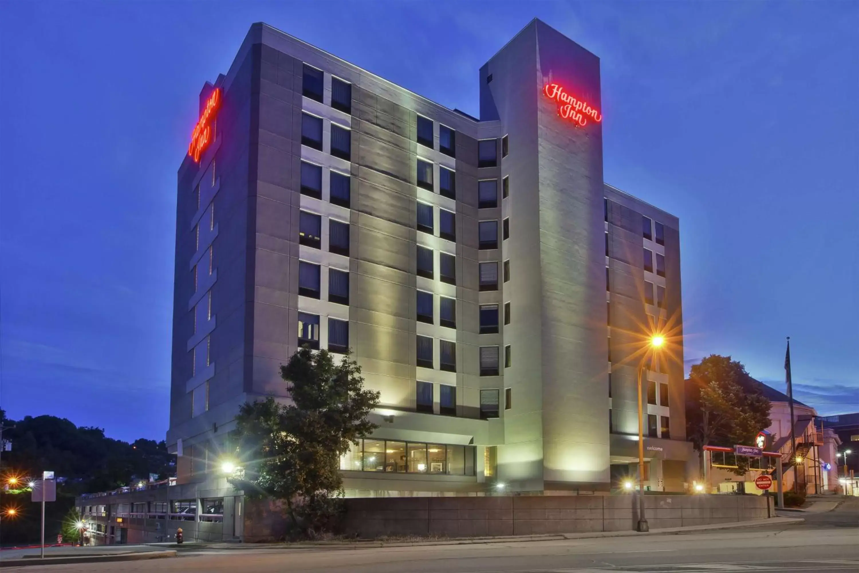 Property building in Hampton Inn Pittsburgh University Medical Center Property building in Hampton Inn Pittsburgh University Medical Center