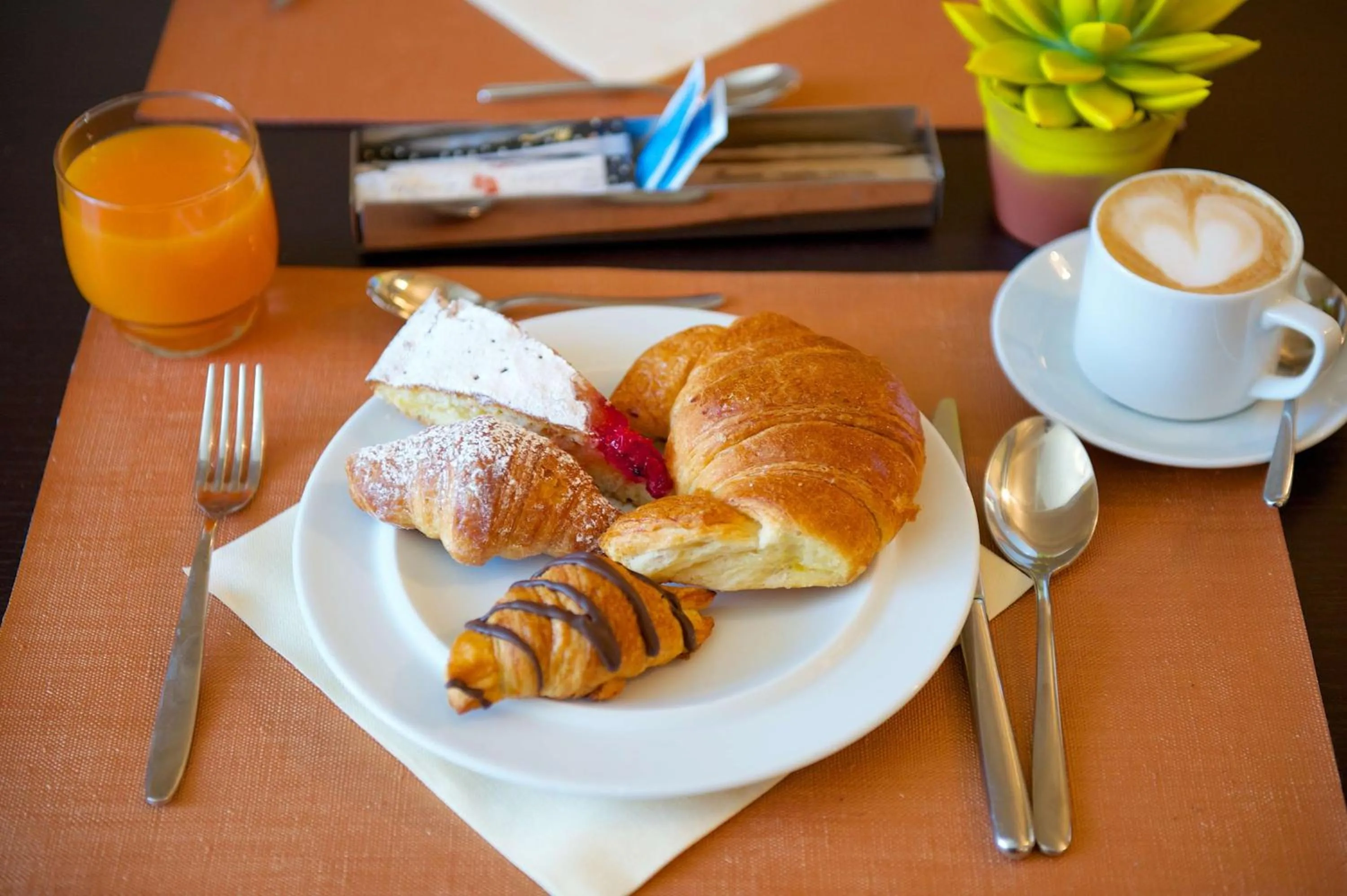 Restaurant/places to eat in Best Western Crystal Palace Hotel