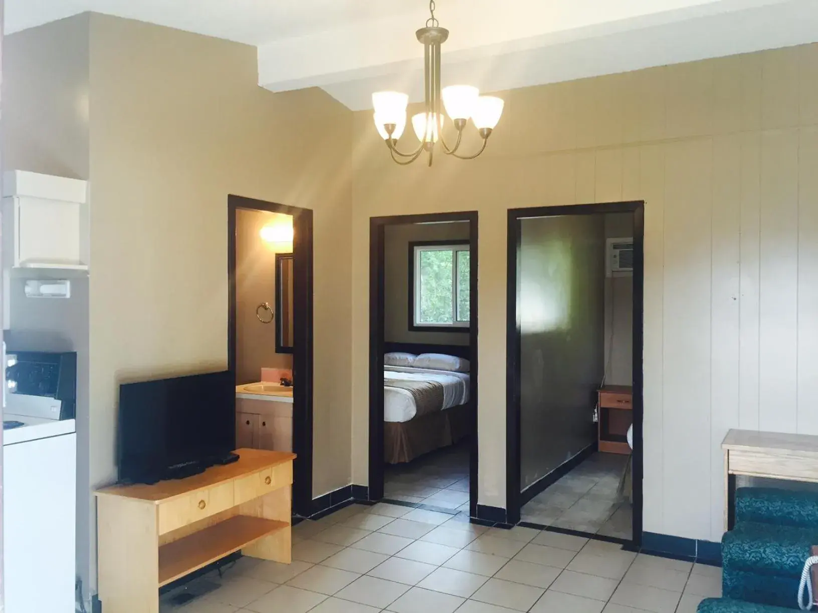 Other, Bed in Thriftlodge Edmonton Other, Bed in Thriftlodge Edmonton