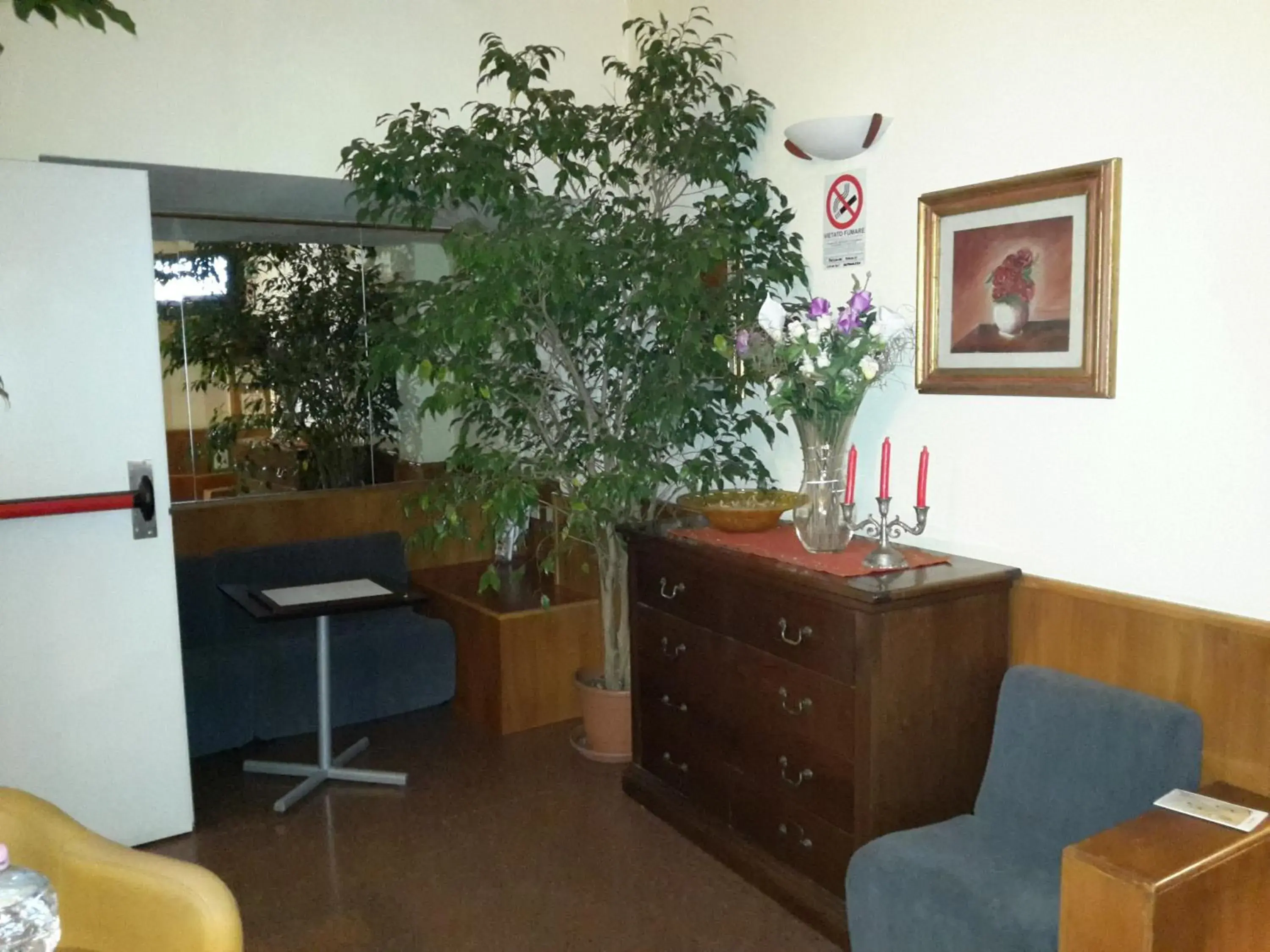 Communal lounge/ TV room in Albergo Sonia