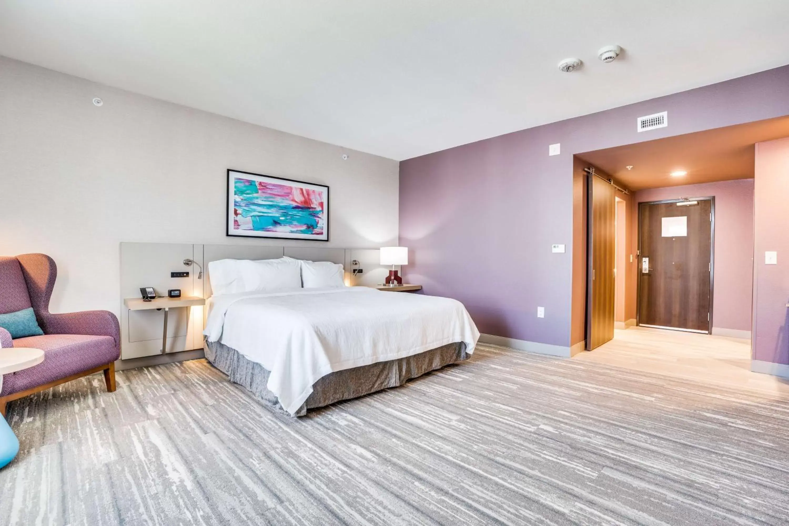 Bed in Hilton Garden Inn Dallas-Central Expy/North Park Area, Tx