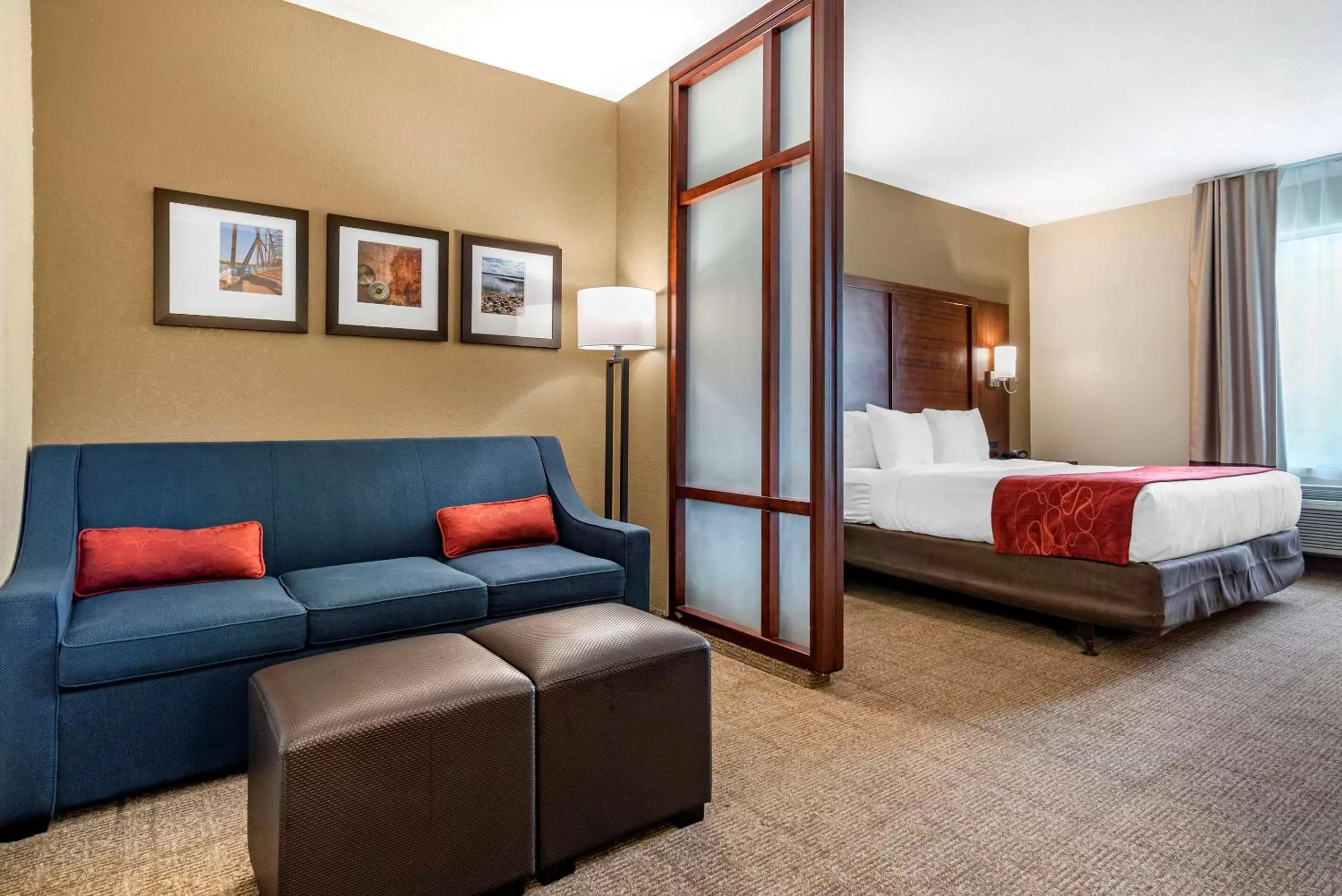 Photo of the whole room, Bed in Comfort Suites Flowood - Jackson Airport