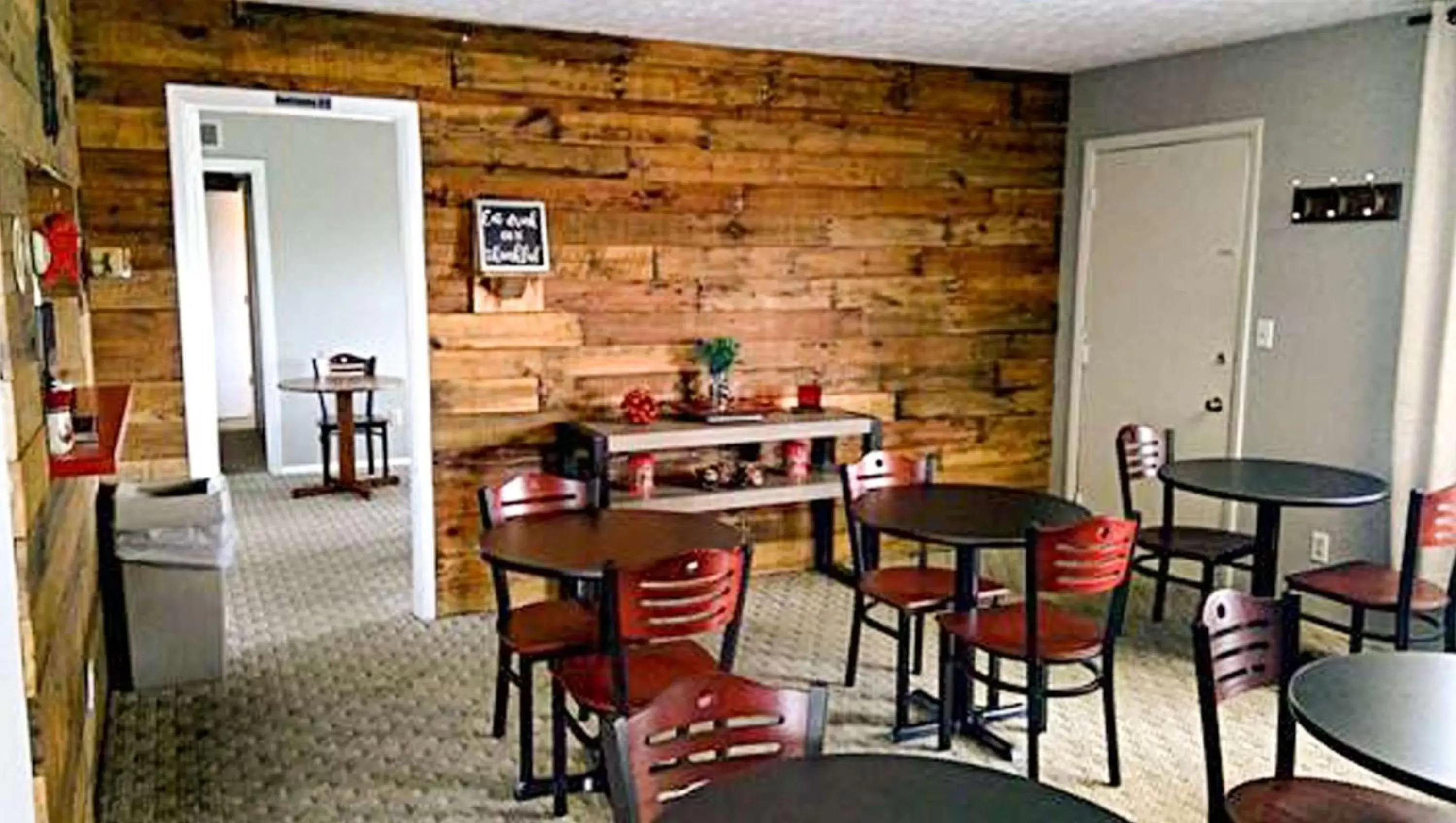 Restaurant/places to eat in Sunrise Inn Williamstown Restaurant/places to eat in Sunrise Inn Williamstown