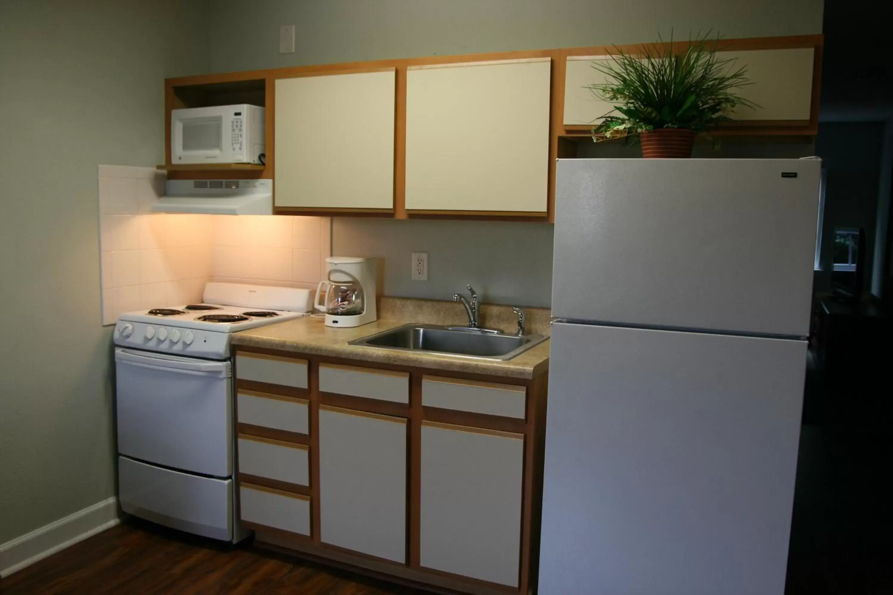 Kitchen or kitchenette, Kitchen/Kitchenette in Affordable Suites Jacksonville