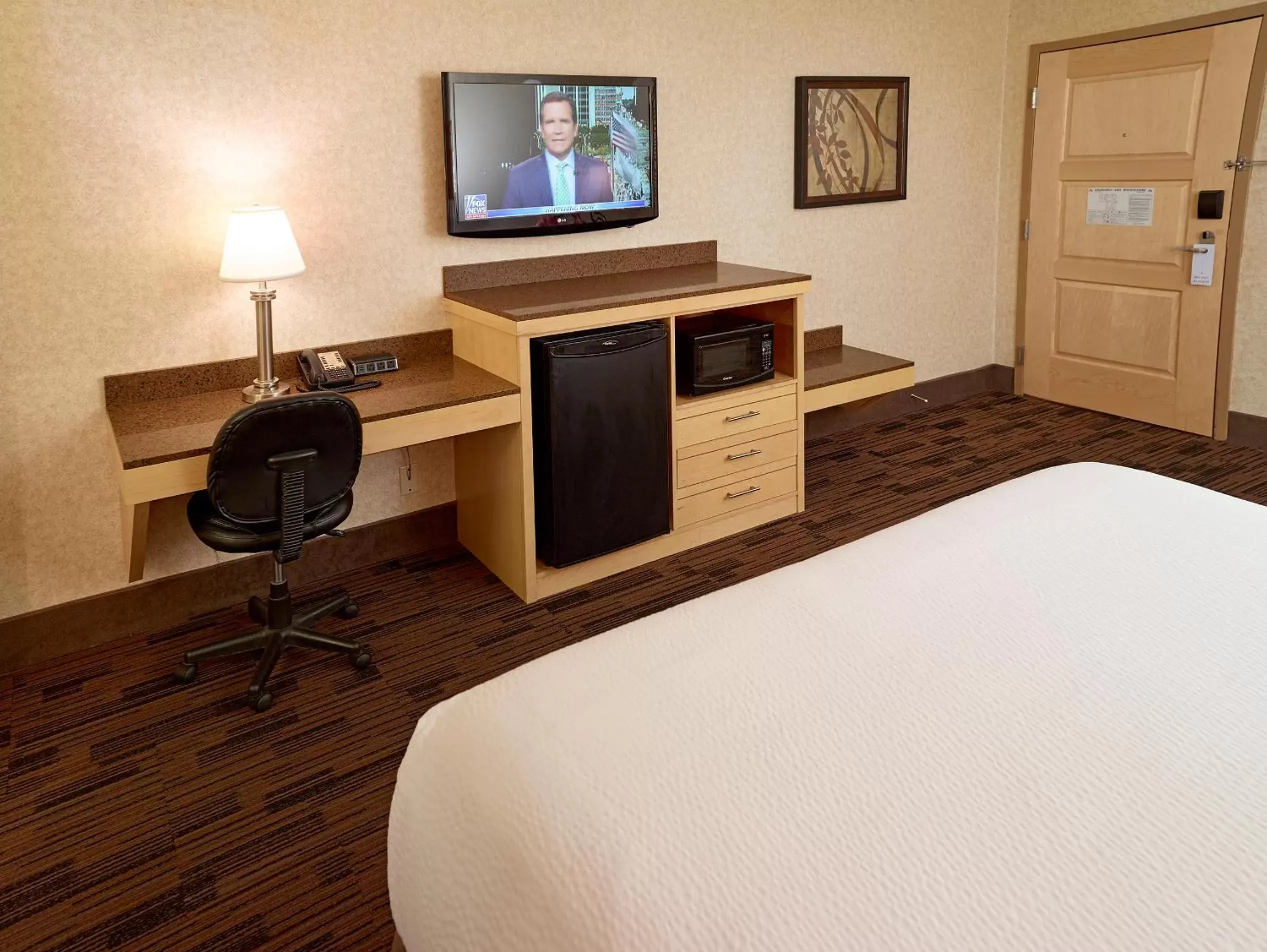 Photo of the whole room, TV/Entertainment Center in LivINN Hotel Minneapolis North / Fridley