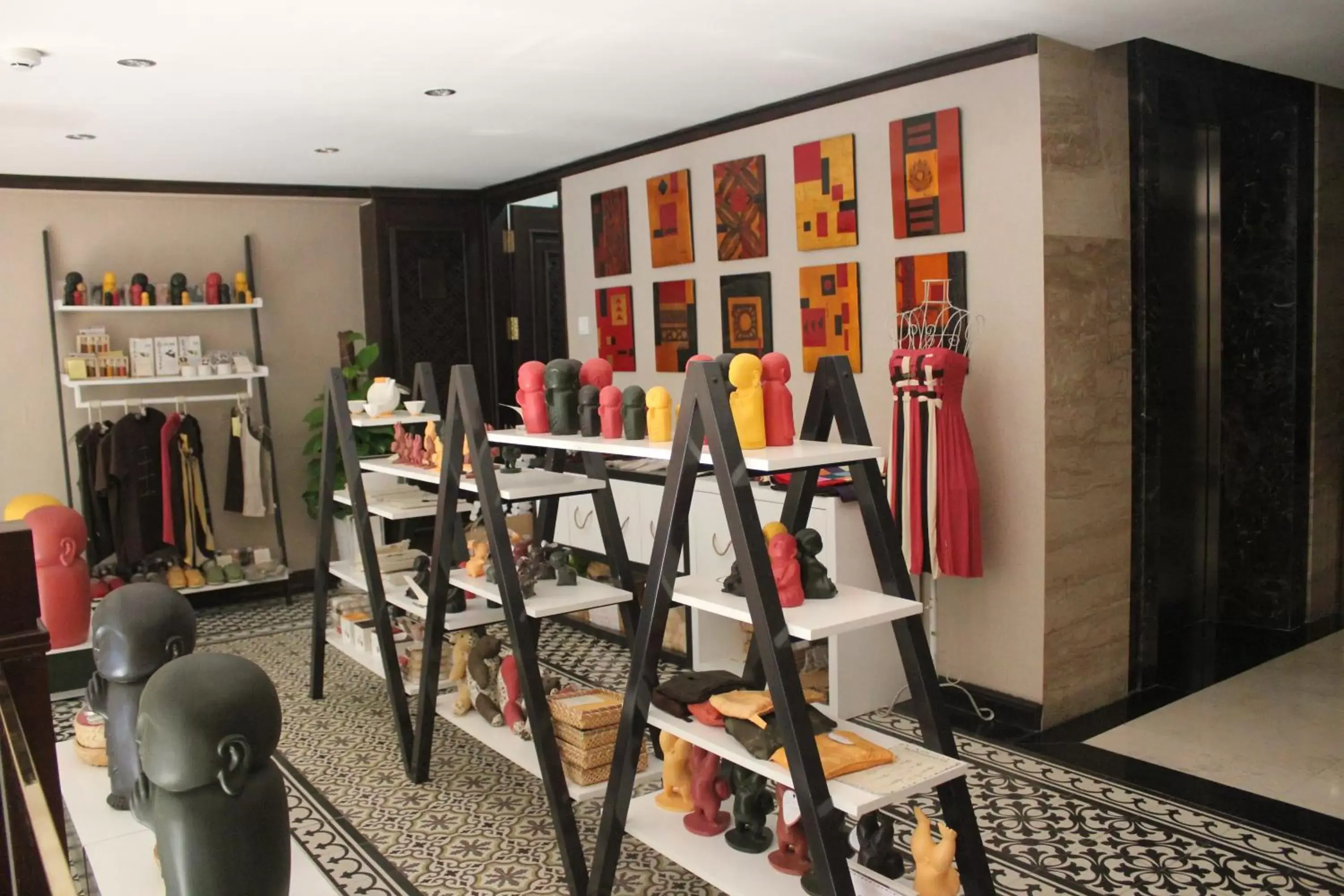 On-site shops in Golden Lotus Luxury Hotel