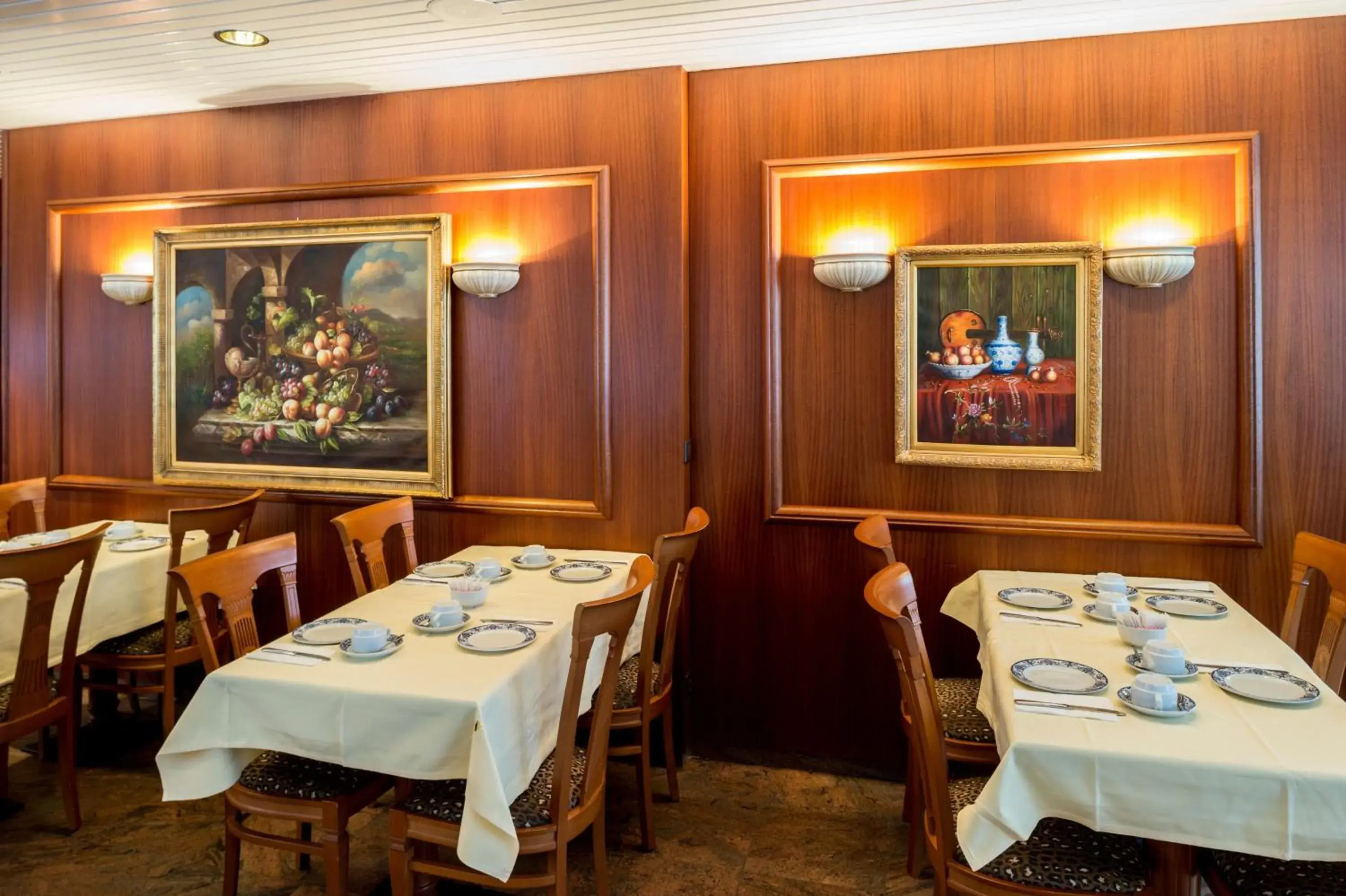 Restaurant/places to eat in Hotel Churchill Restaurant/places to eat in Hotel Churchill