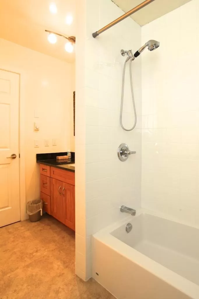 Bathroom in Cherry Tree Inn