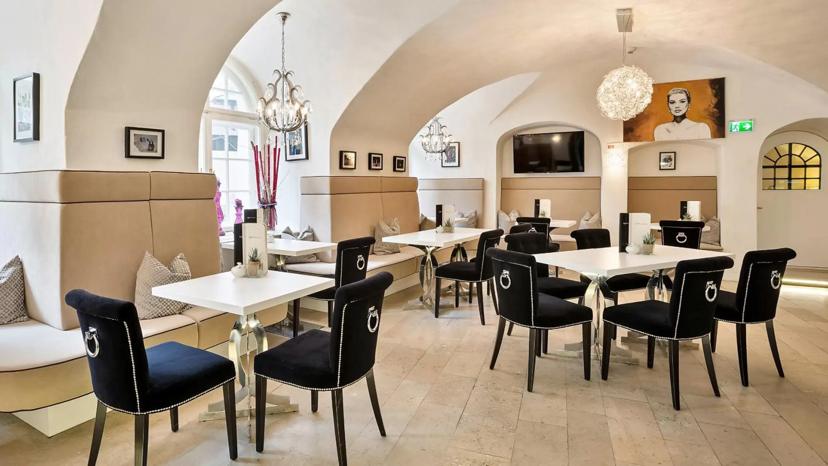 Restaurant/places to eat in Radisson Blu Hotel Altstadt