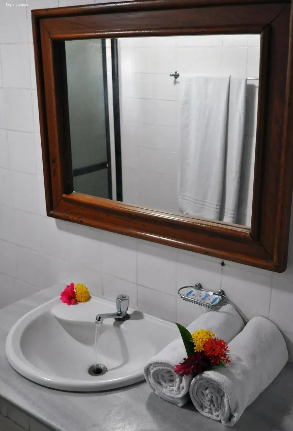 Bathroom in Oceano Porto Hotel