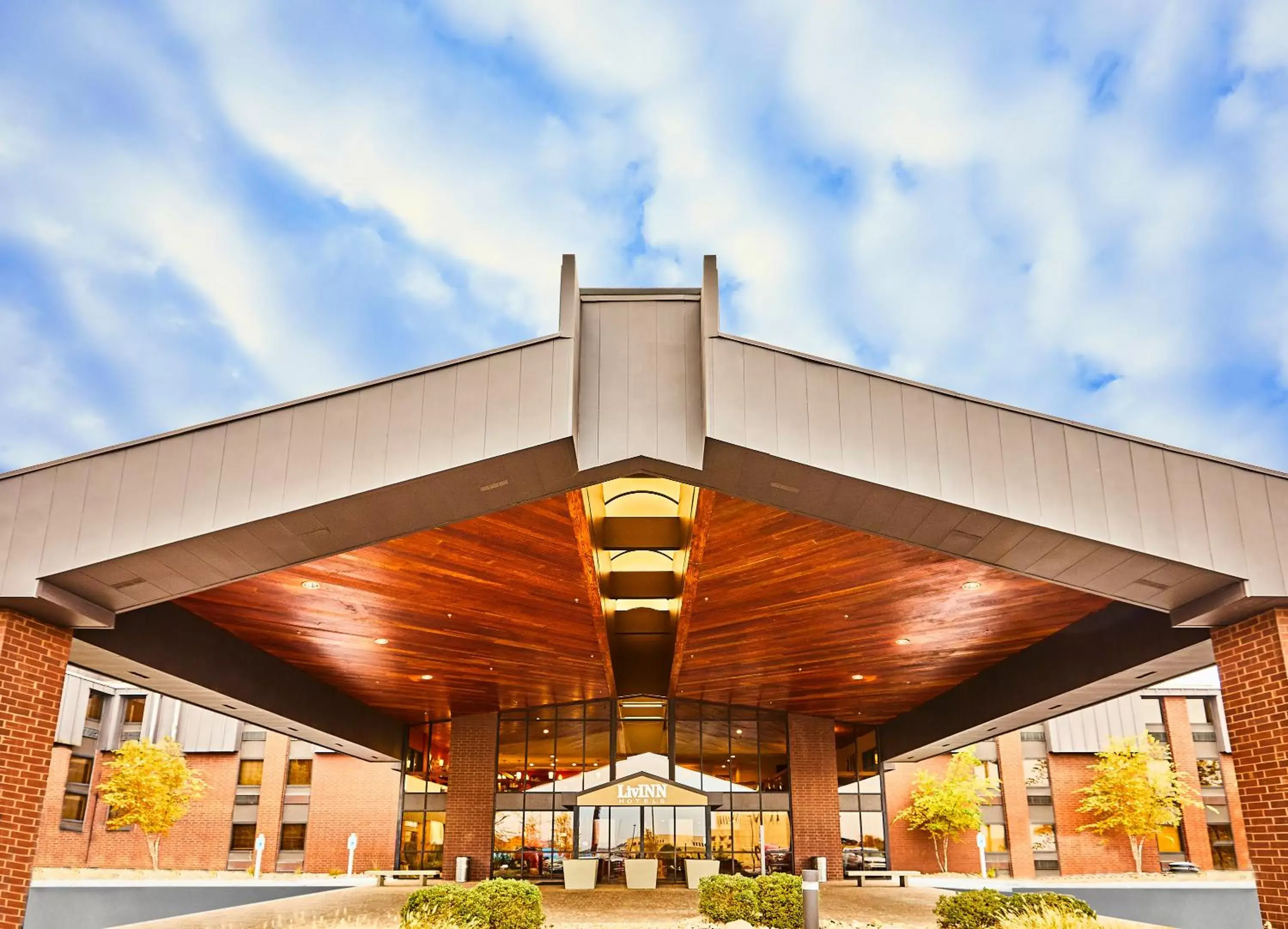 Facade/entrance, Property Building in LivINN Hotel Cincinnati North/ Sharonville