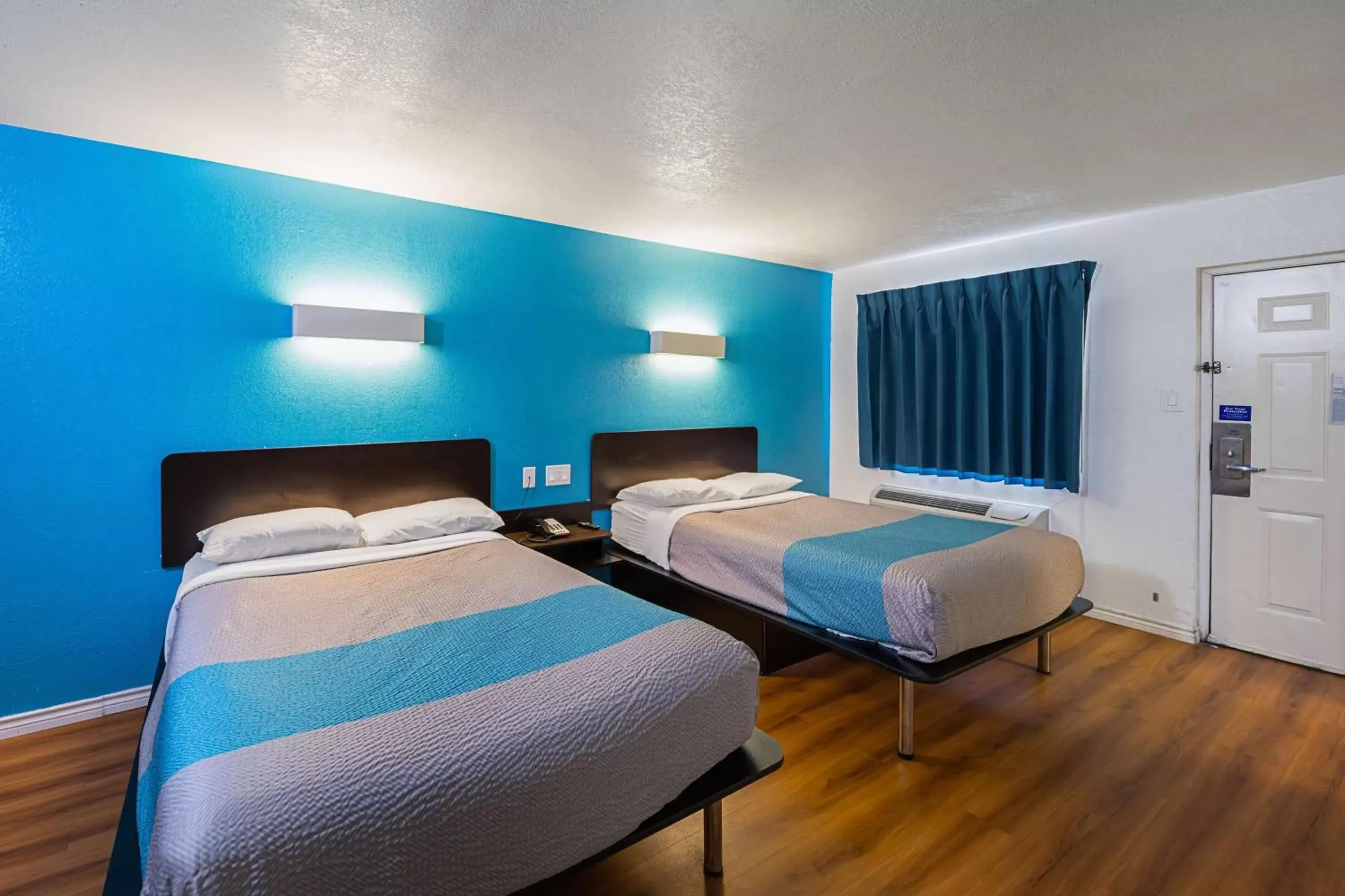 Bedroom, Bed in Motel 6-Grand Prairie, TX - Interstate 30