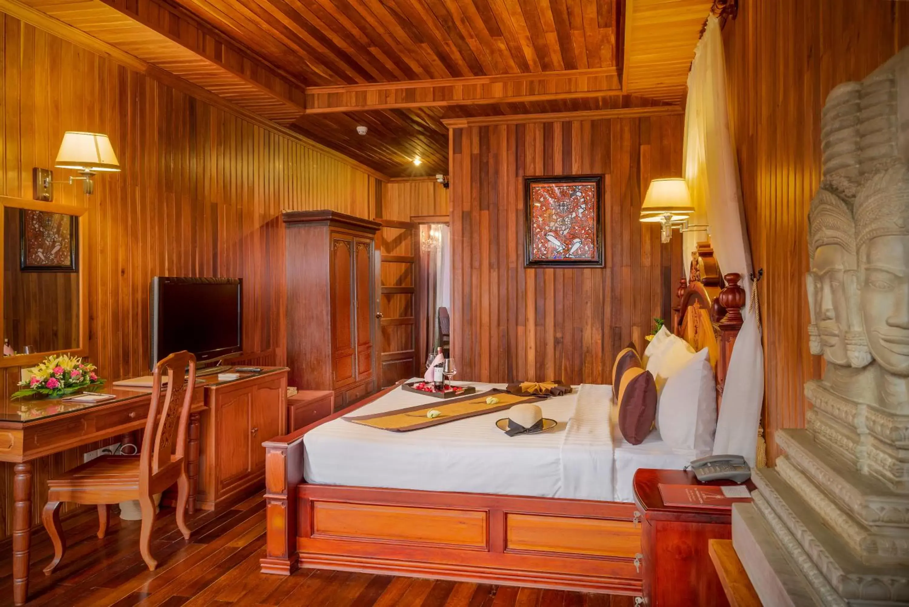 Bedroom, Restaurant/Places to Eat in Ta Prohm Hotel & Spa