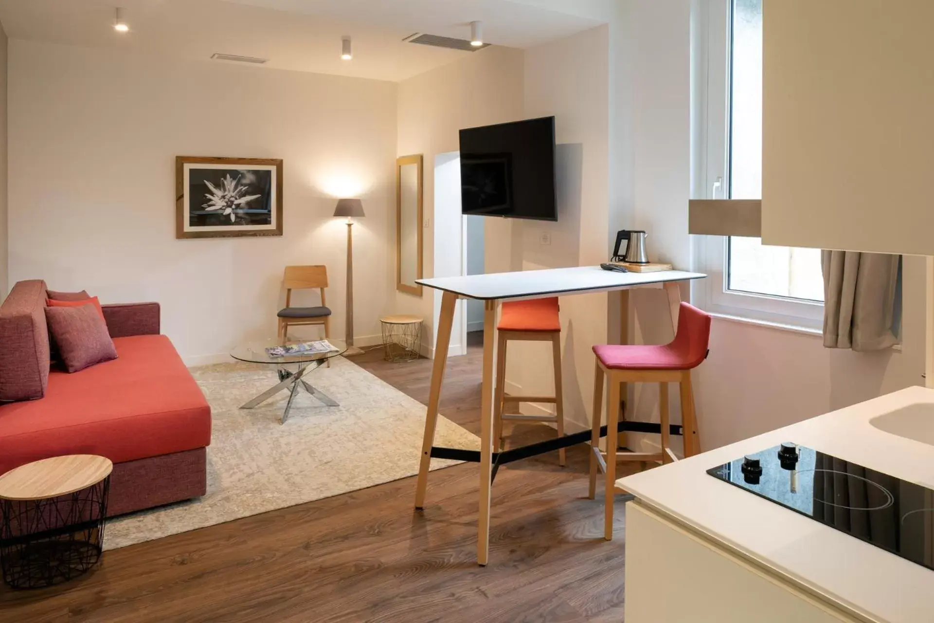 TV and multimedia, Seating Area in Hotel Du Commerce Spa