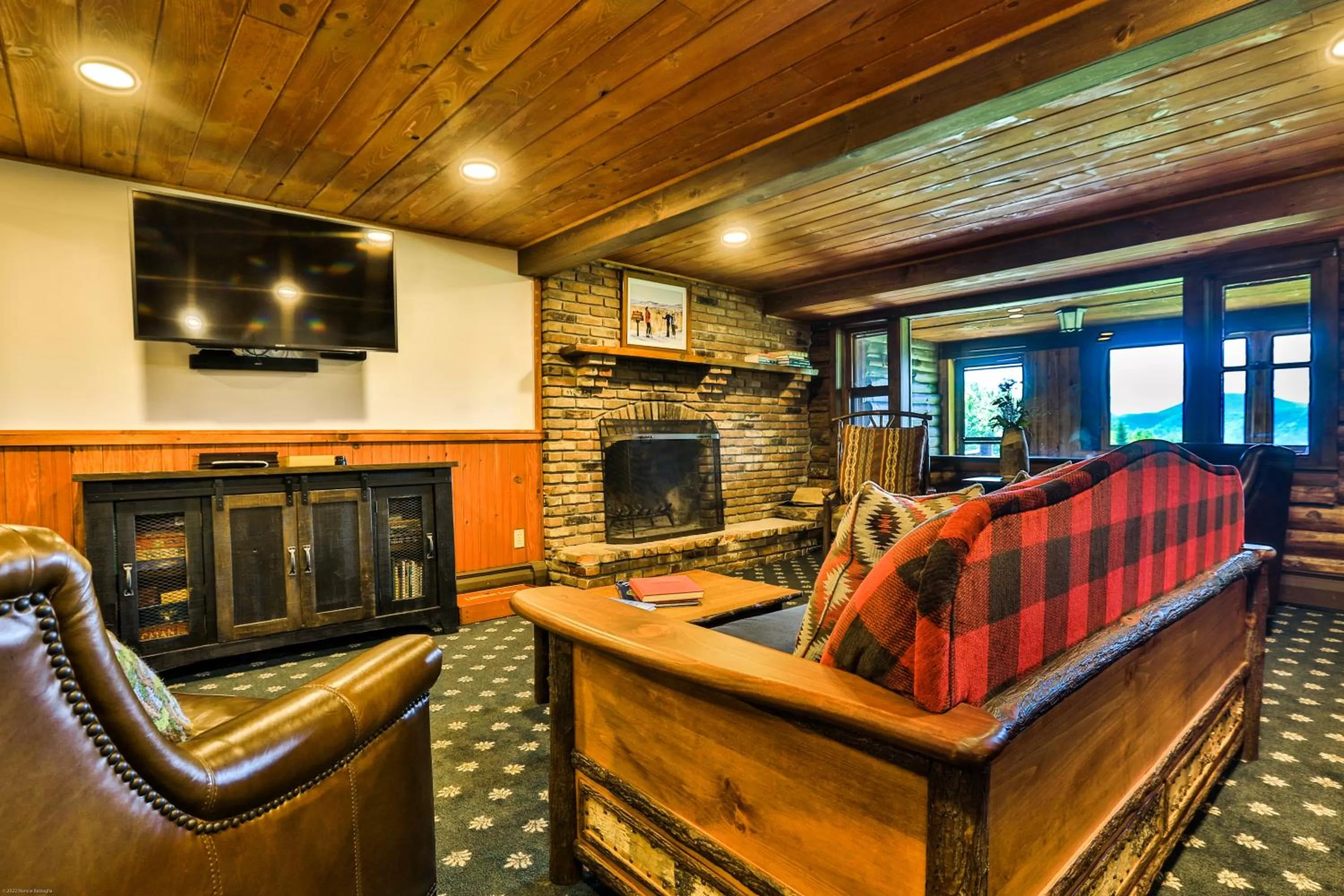 Lounge or bar in Garnet Hill Lodge