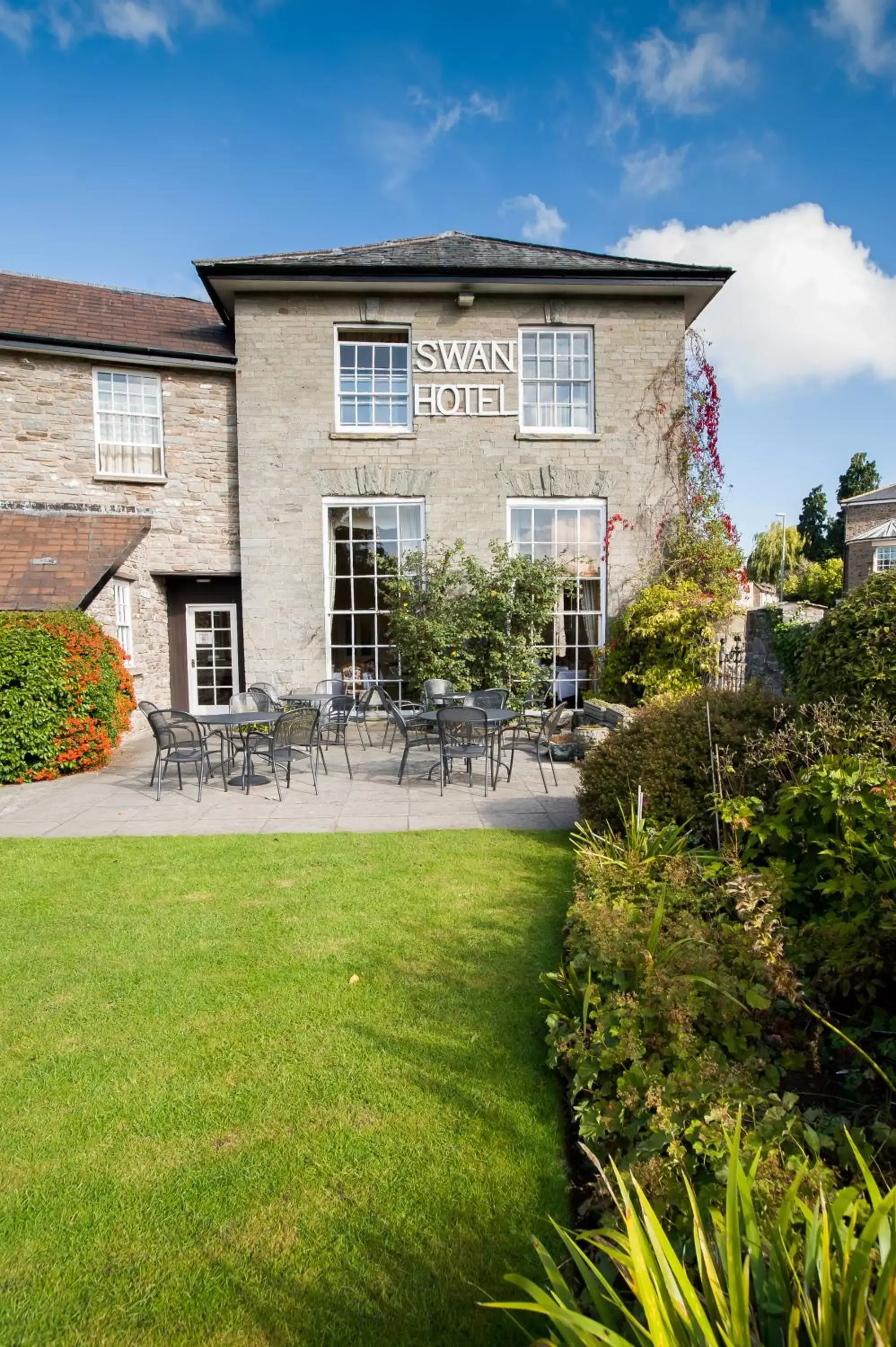 Garden view, Property Building in The Swan At Hay