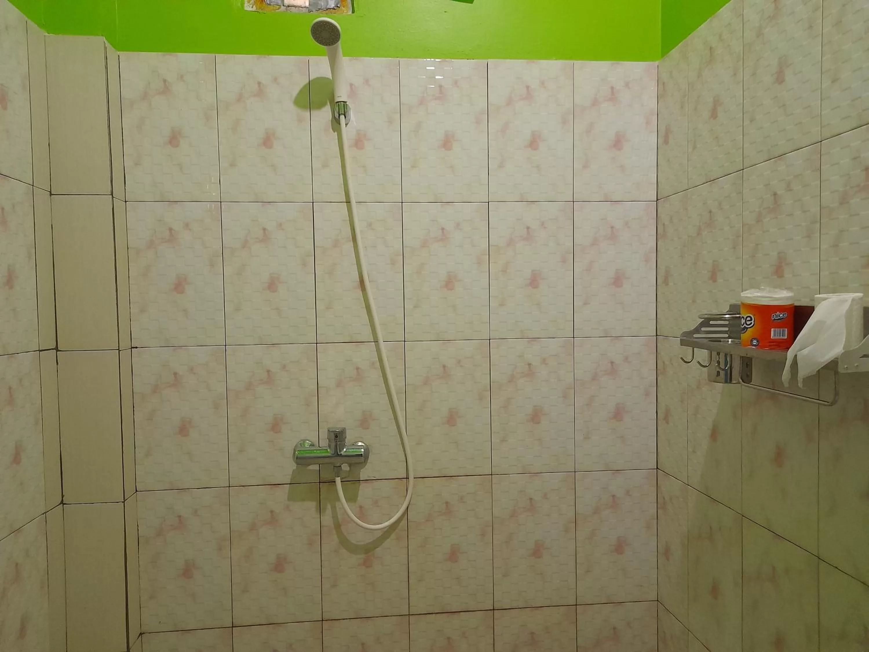 Shower in Tangkoko Lodge