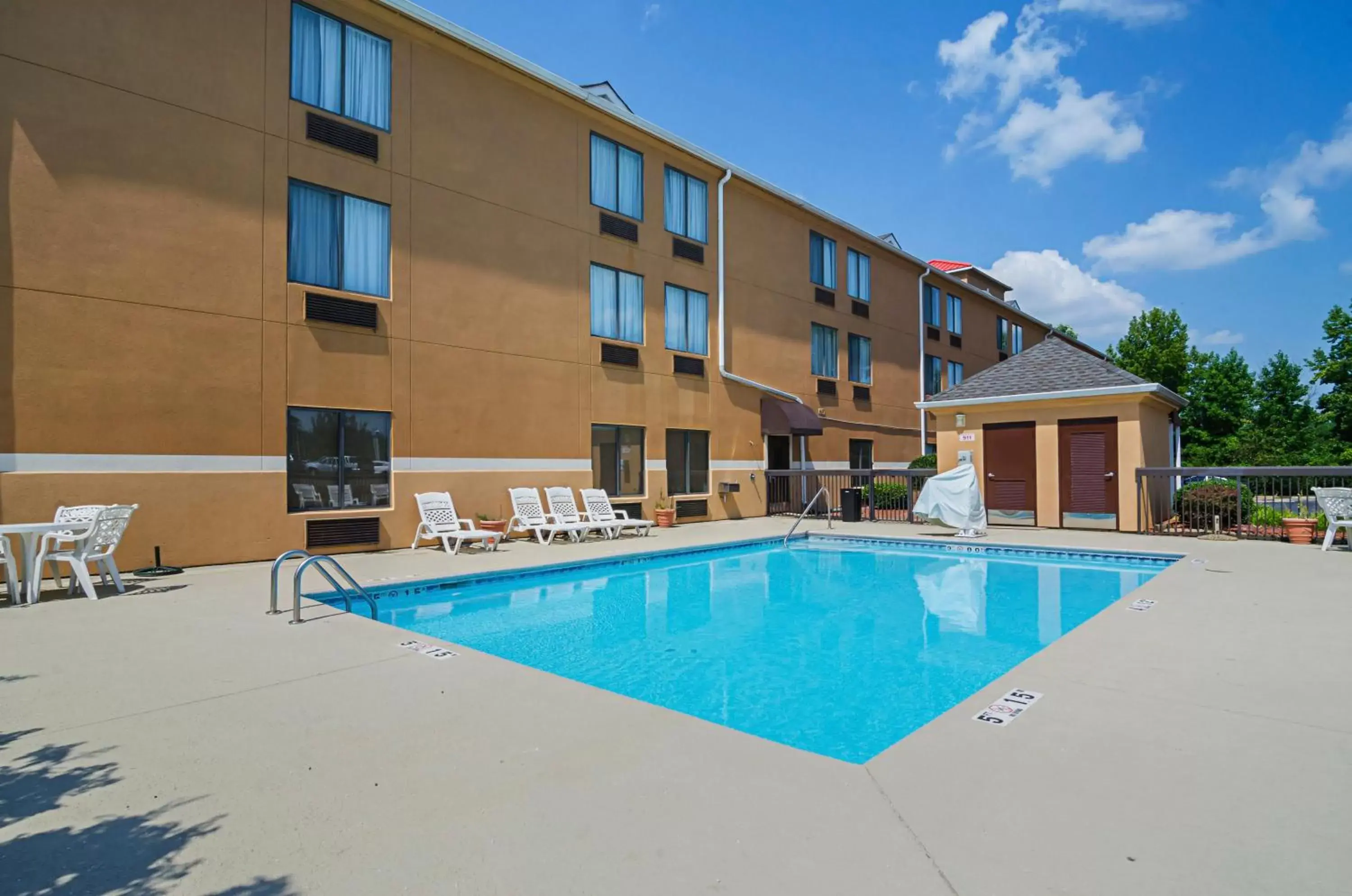 Swimming Pool in Comfort Inn & Suites Oxford South