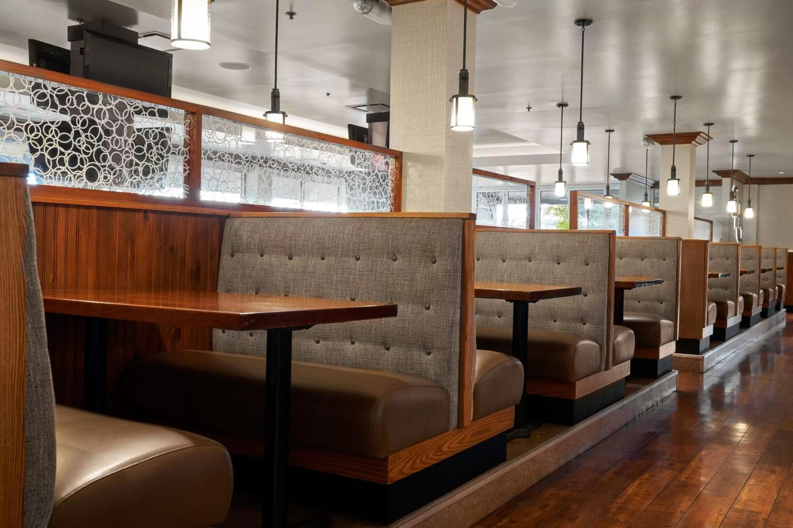 Restaurant/places to eat in DoubleTree by Hilton Hotel Dallas - Love Field