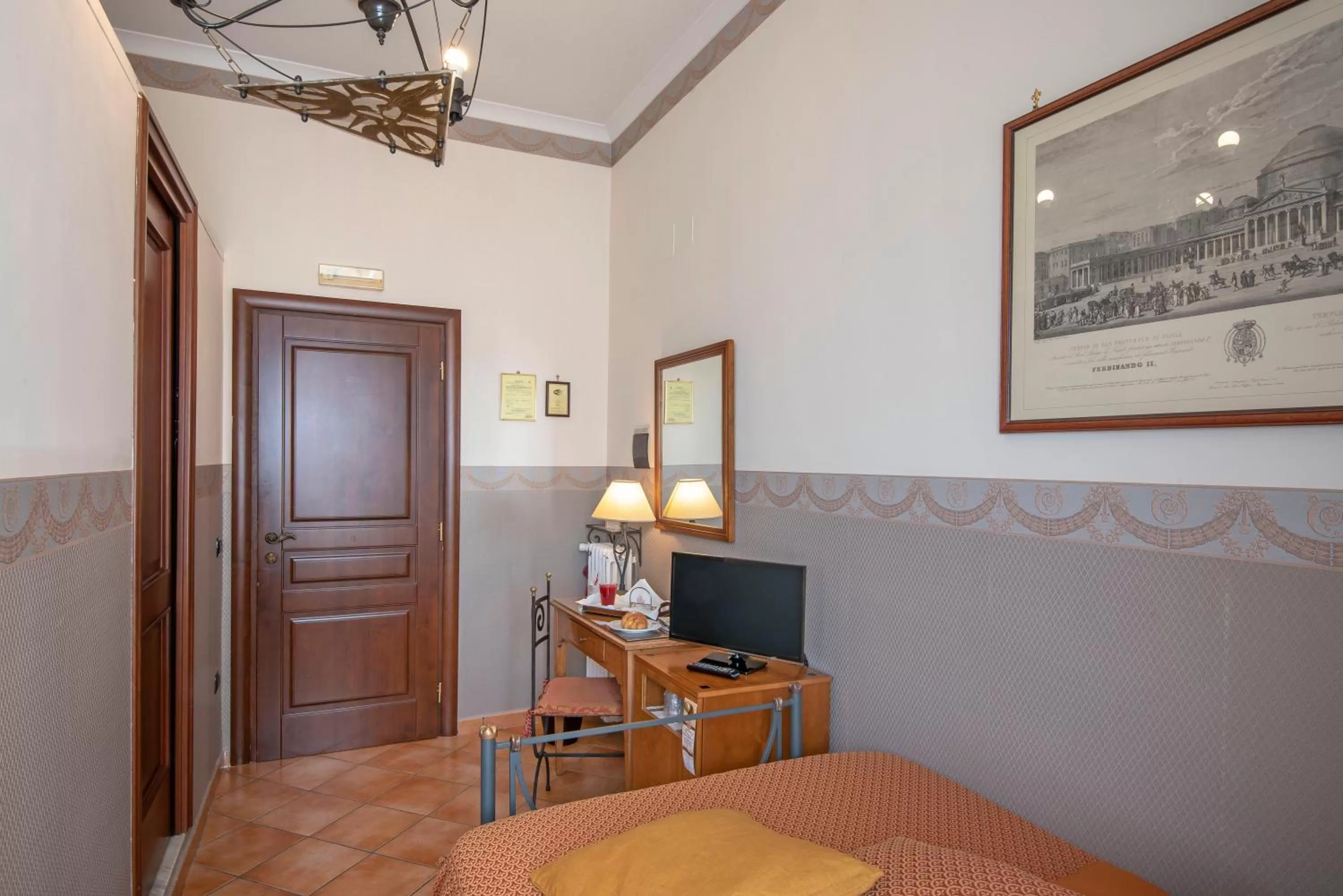 Photo of the whole room in Pinto-Storey Hotel