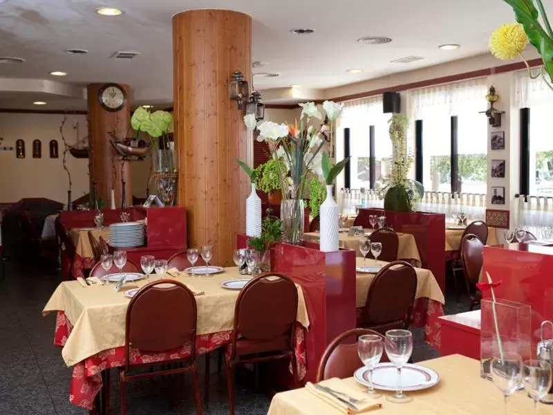 Restaurant/Places to Eat in Hotel Costa