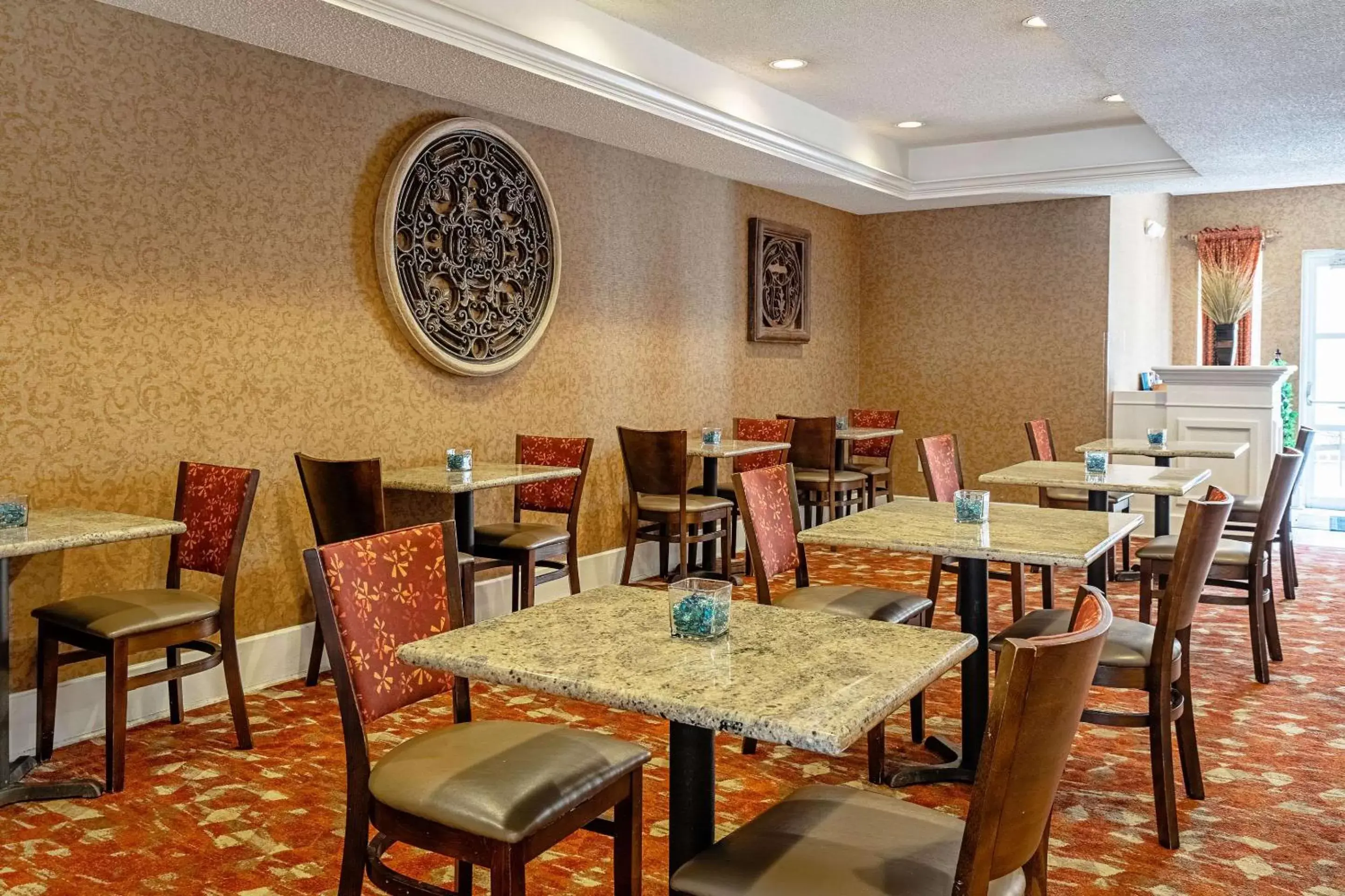 Restaurant/Places to Eat in Quality Suites