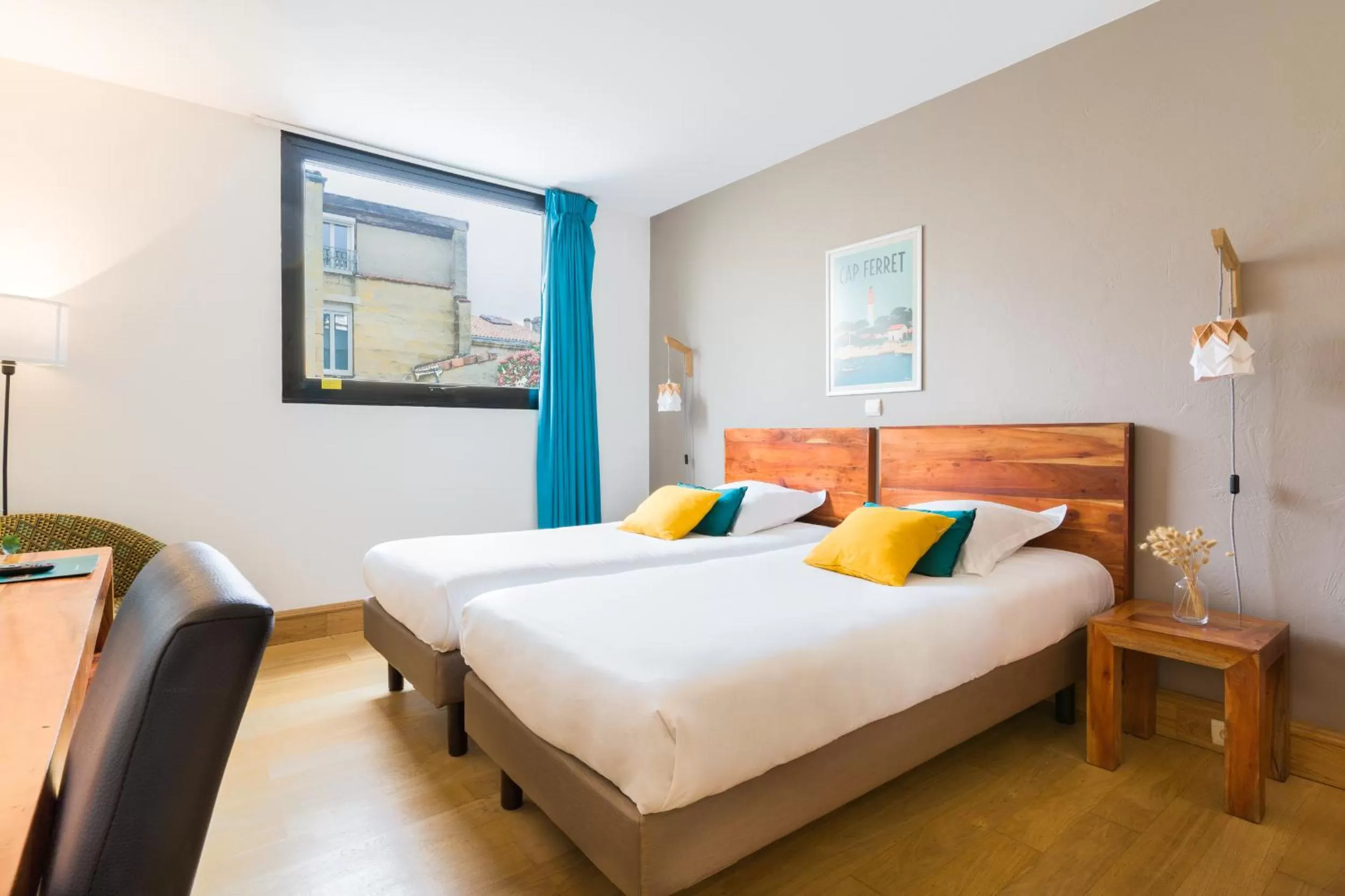 Bed in Victoria Garden Bordeaux Centre