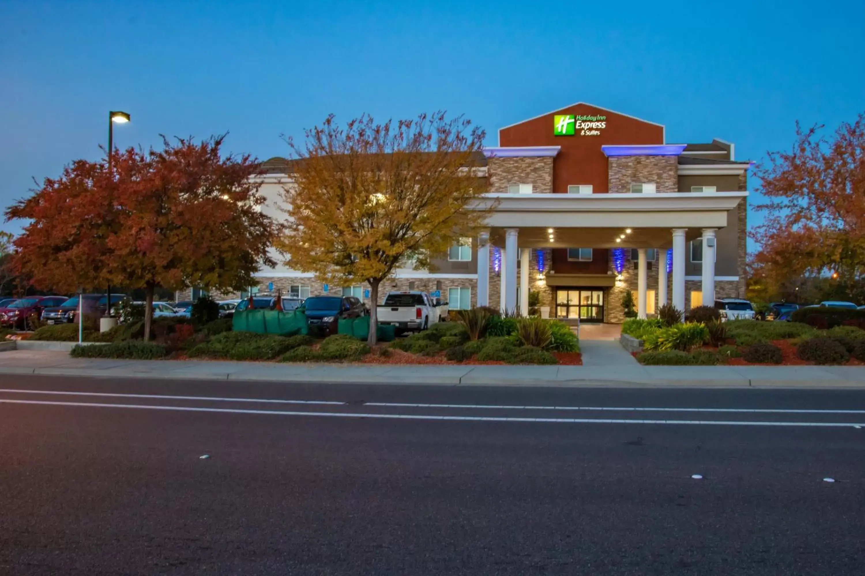 Property Building in Holiday Inn Express Hotel & Suites Roseville - Galleria Area, an IHG Hotel