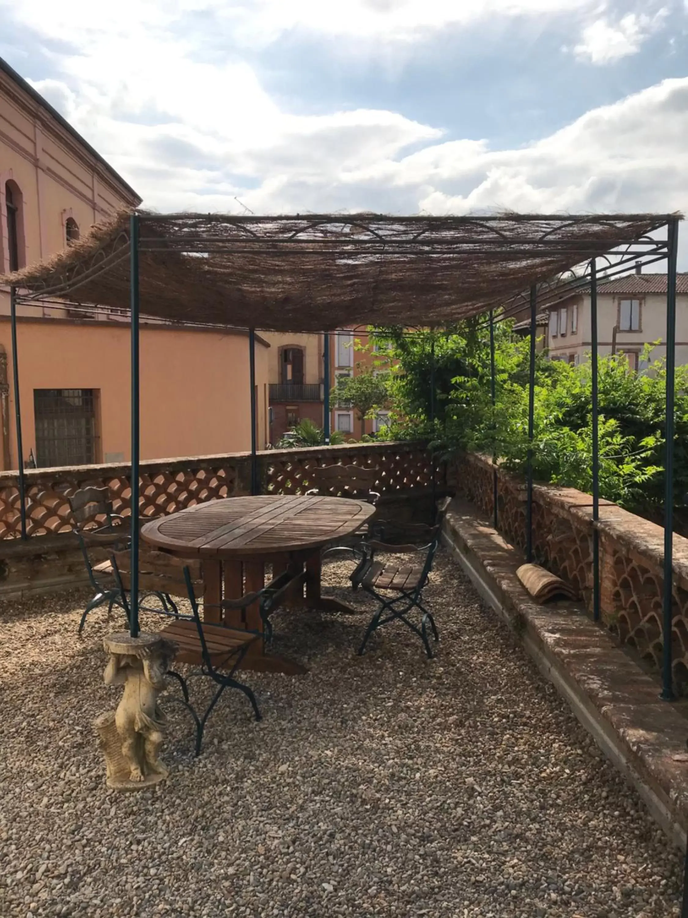 Patio in L'Arche de Moissac