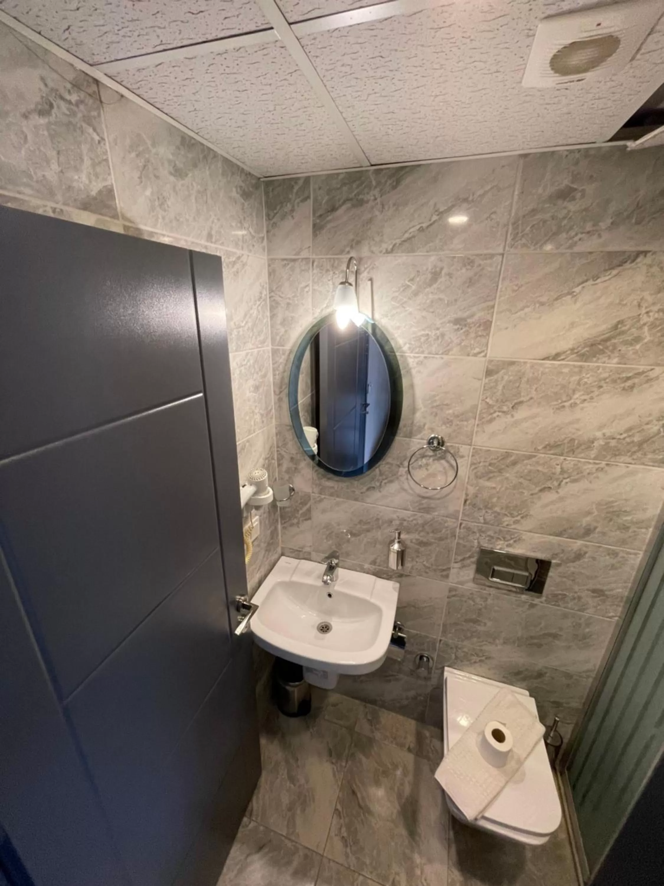 Toilet in New Taksim Hotel