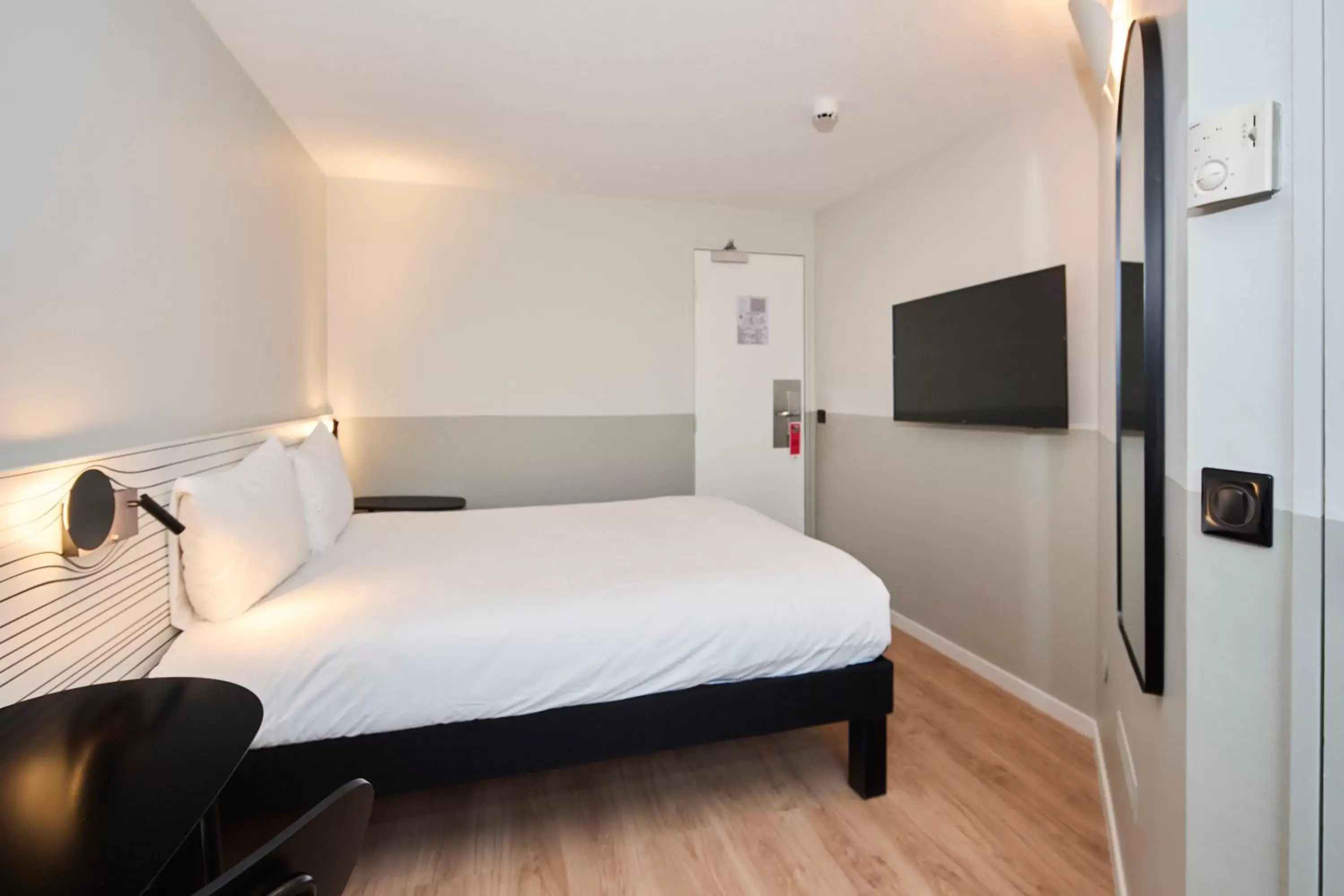 Photo of the whole room, Bed in ibis Styles Paris Poissy