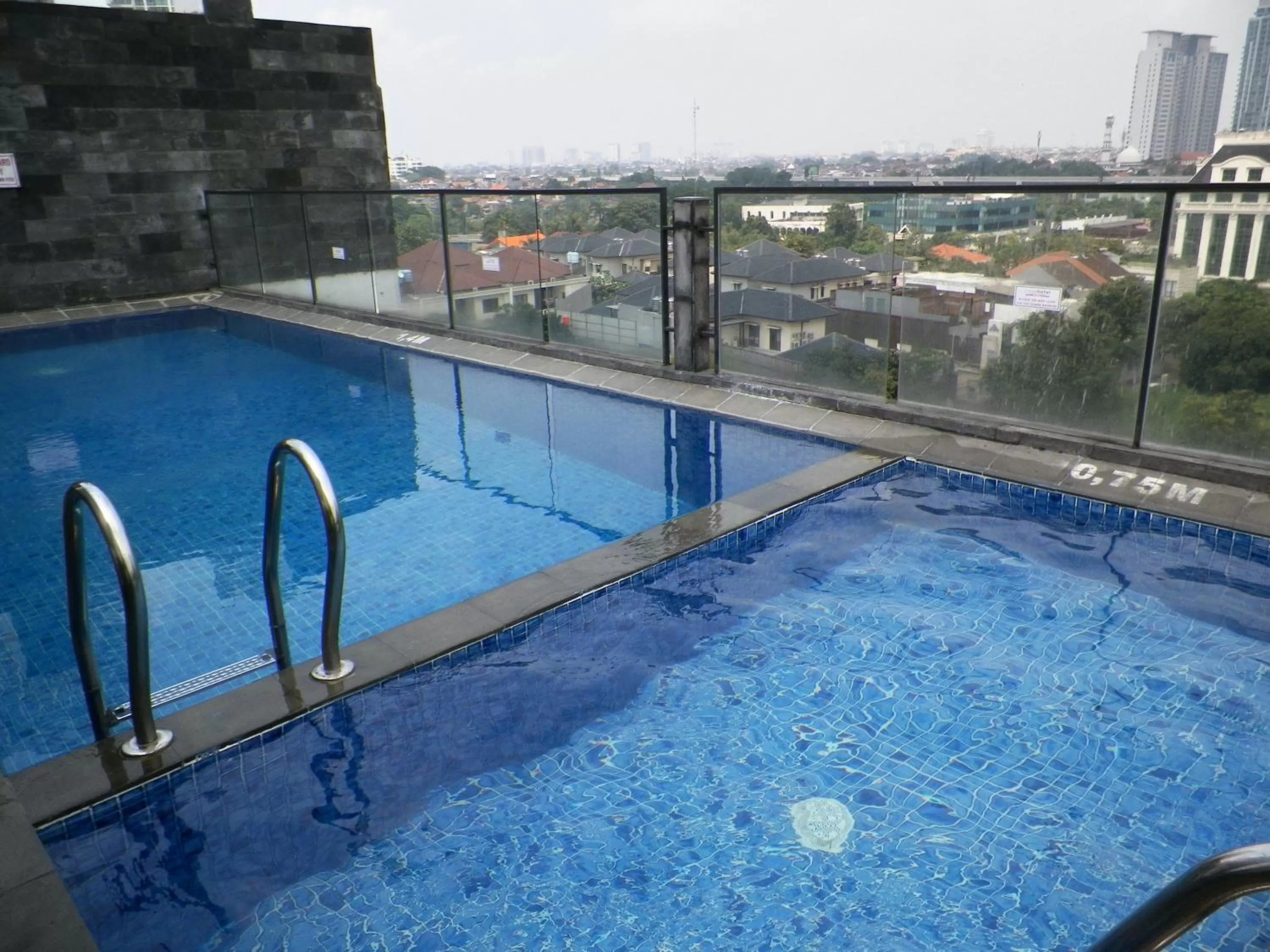 Swimming pool in Liberta Hotel Kemang