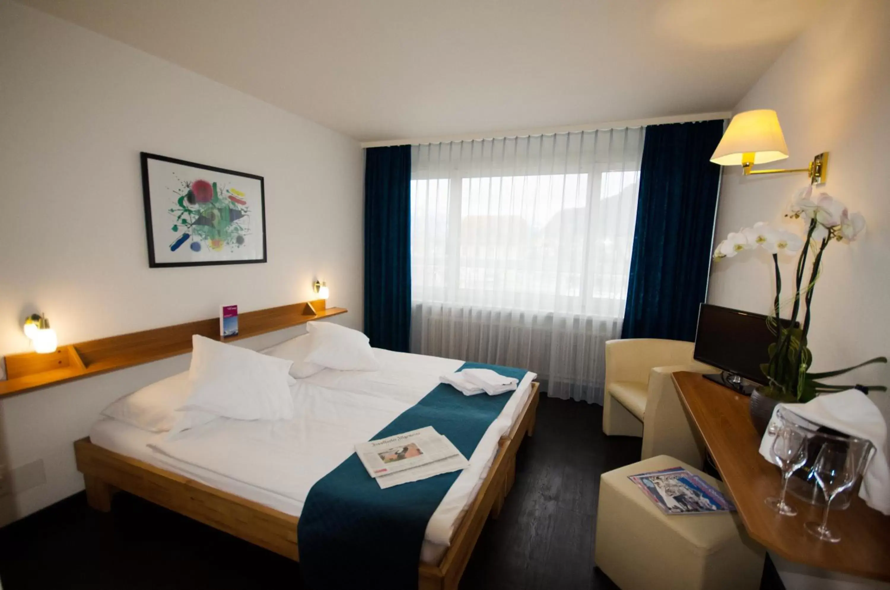 Photo of the whole room, Room Photo in Hotel Merkur - West Station