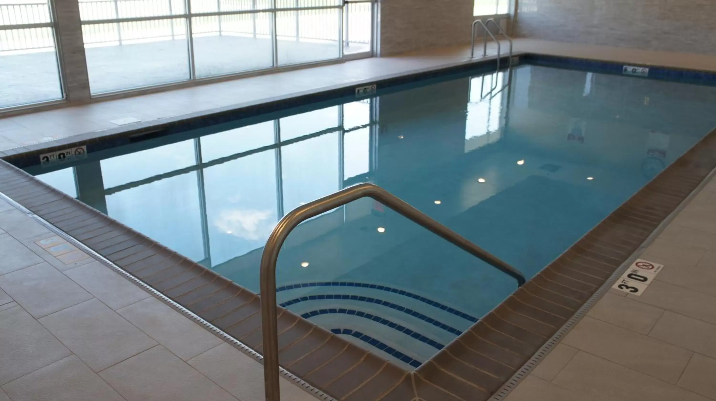 Pool view in La Quinta Inn & Suites by Wyndham Shorewood Pool view in La Quinta Inn & Suites by Wyndham Shorewood