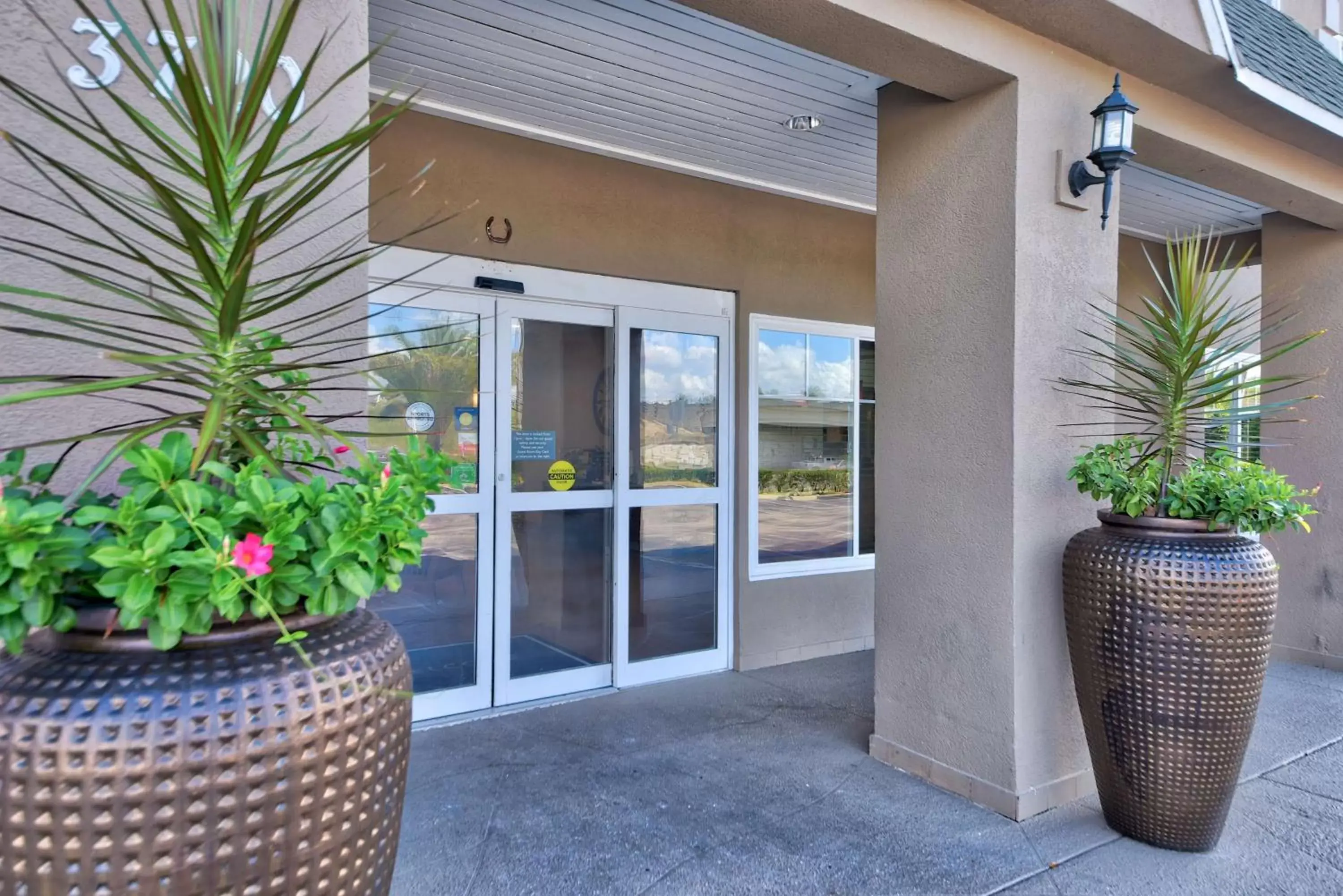 Facade/entrance in Country Inn & Suites by Radisson, Ocala, FL