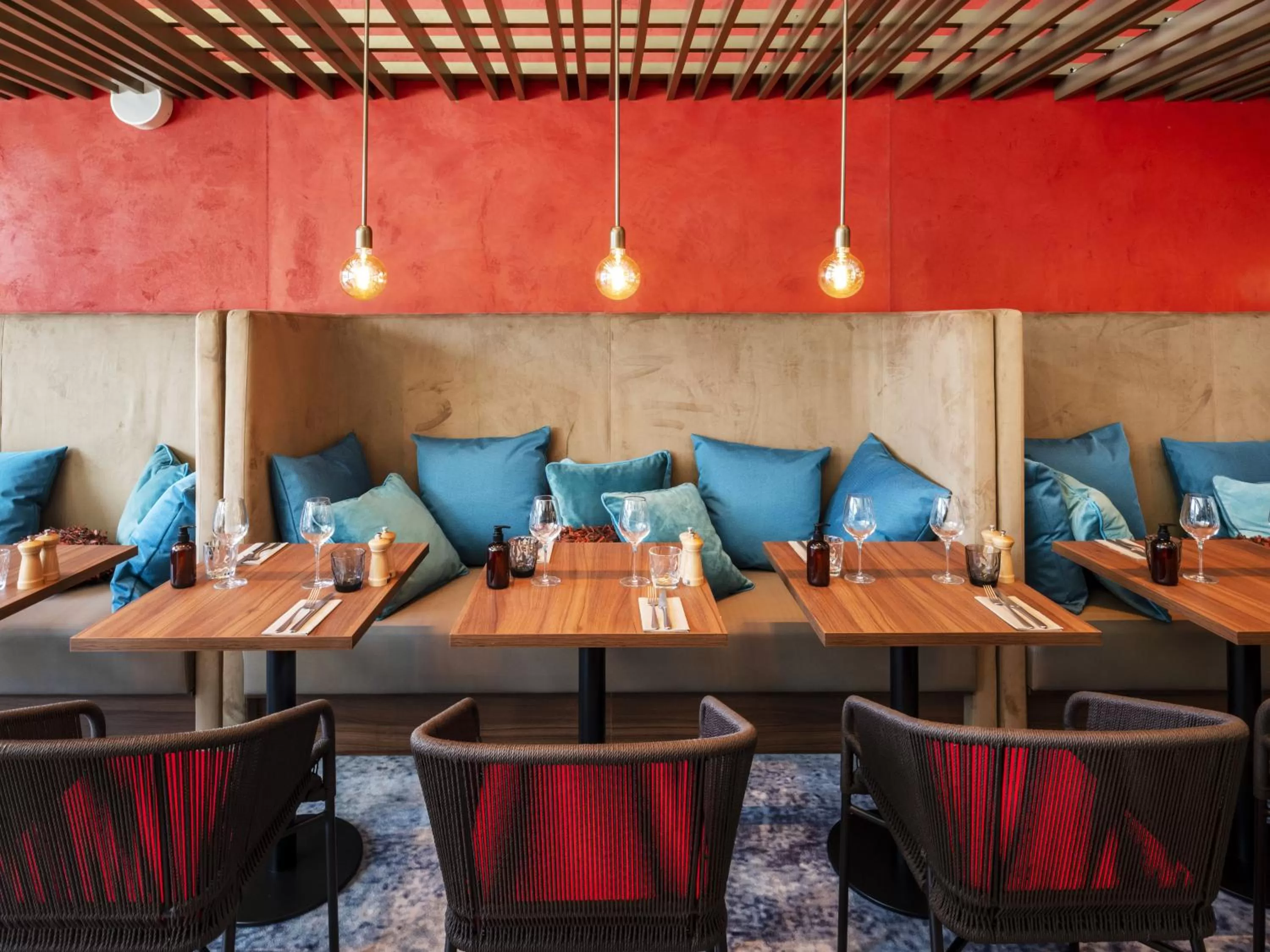 Restaurant/places to eat in Crowne Plaza - Nice - Grand Arenas by IHG