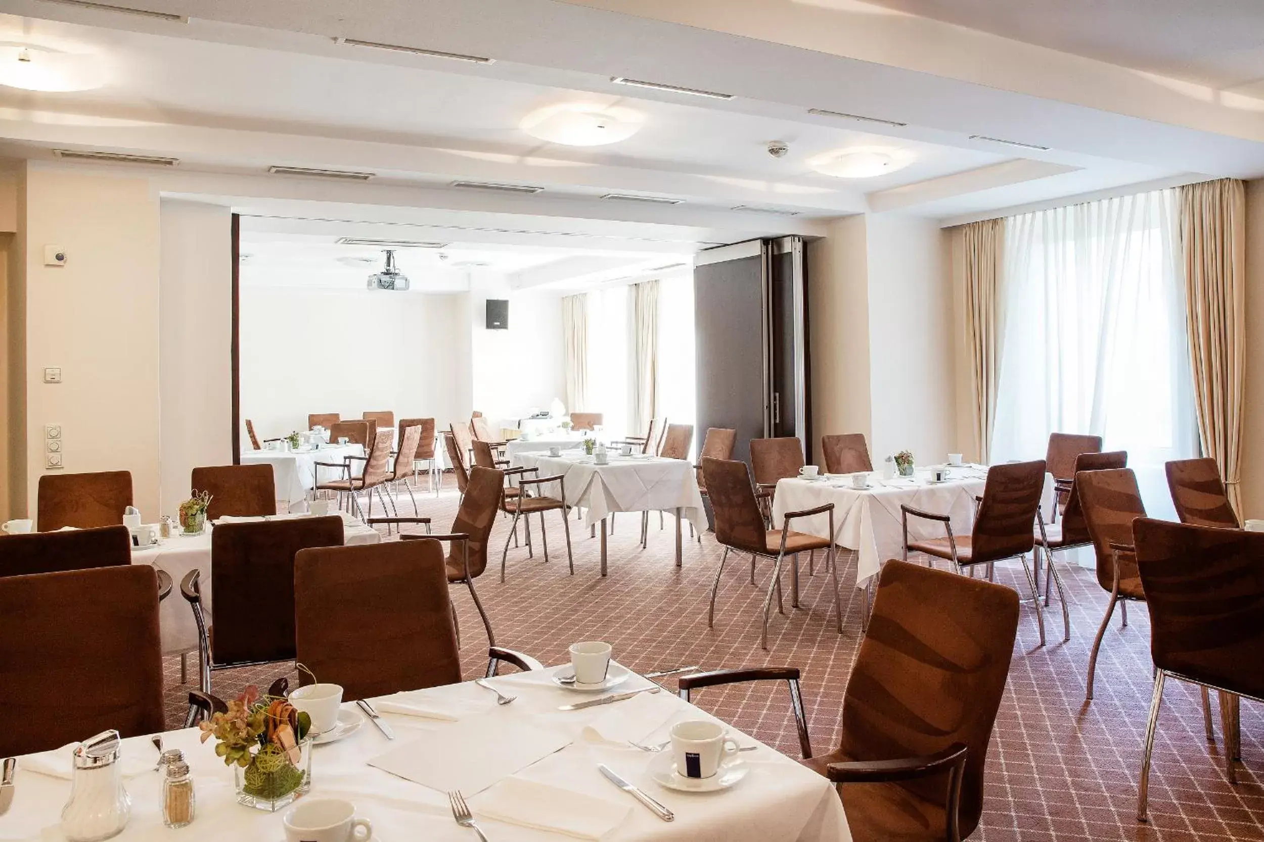 Banquet/Function facilities, Restaurant/Places to Eat in Hotel Sandwirth