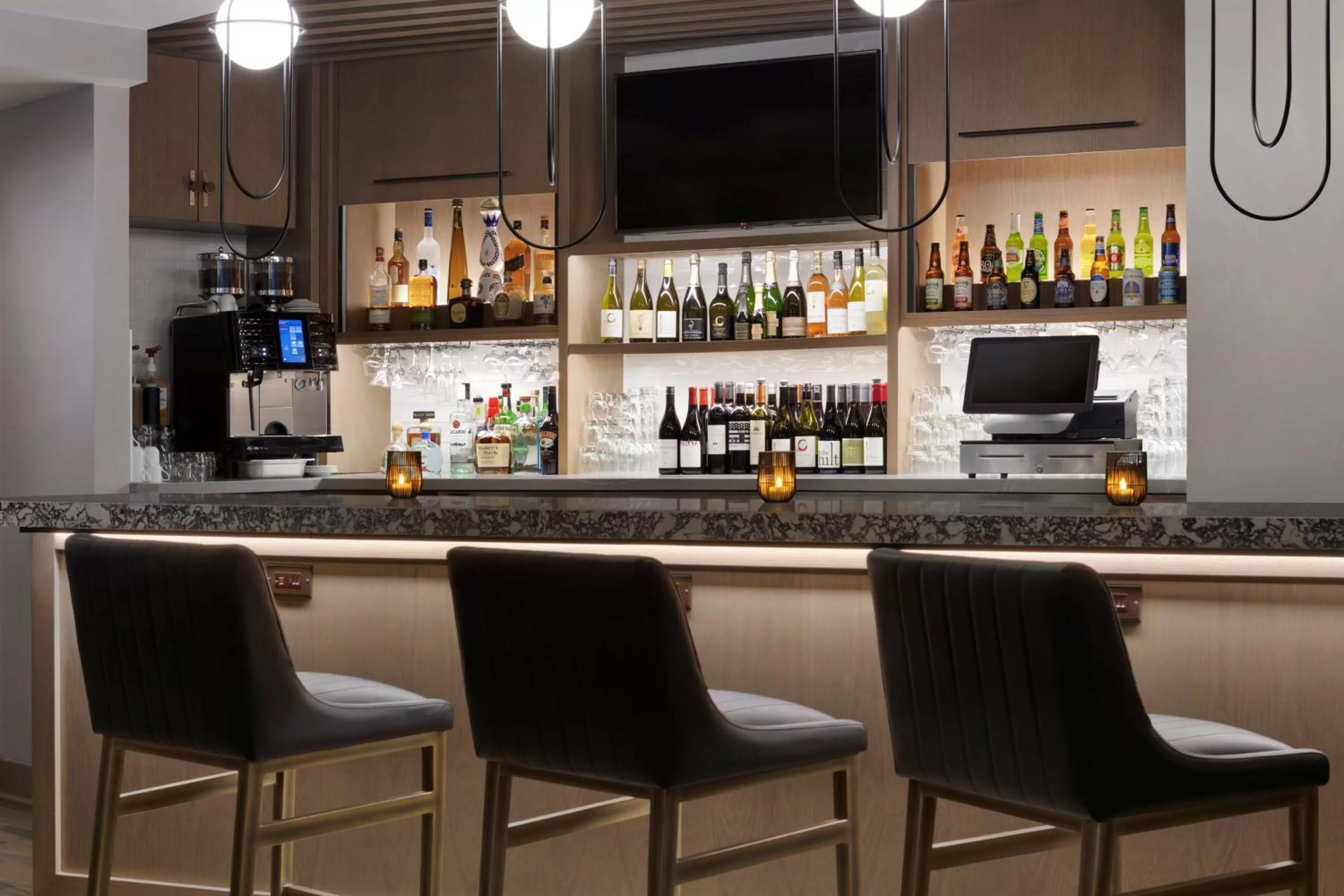 Lounge or bar in Hyatt Place Santa Barbara