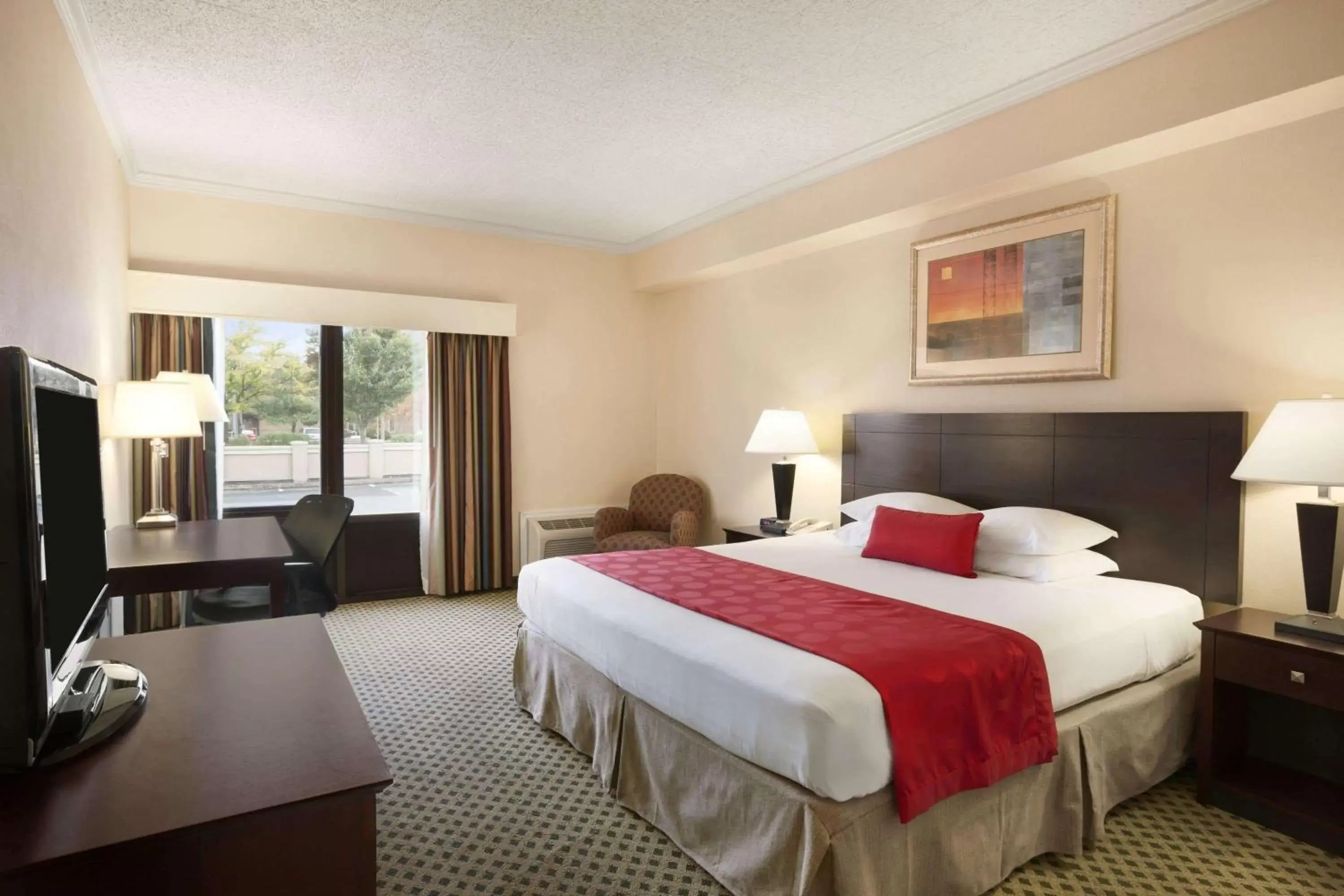 Photo of the whole room, Bed in Ramada by Wyndham Newark/Wilmington