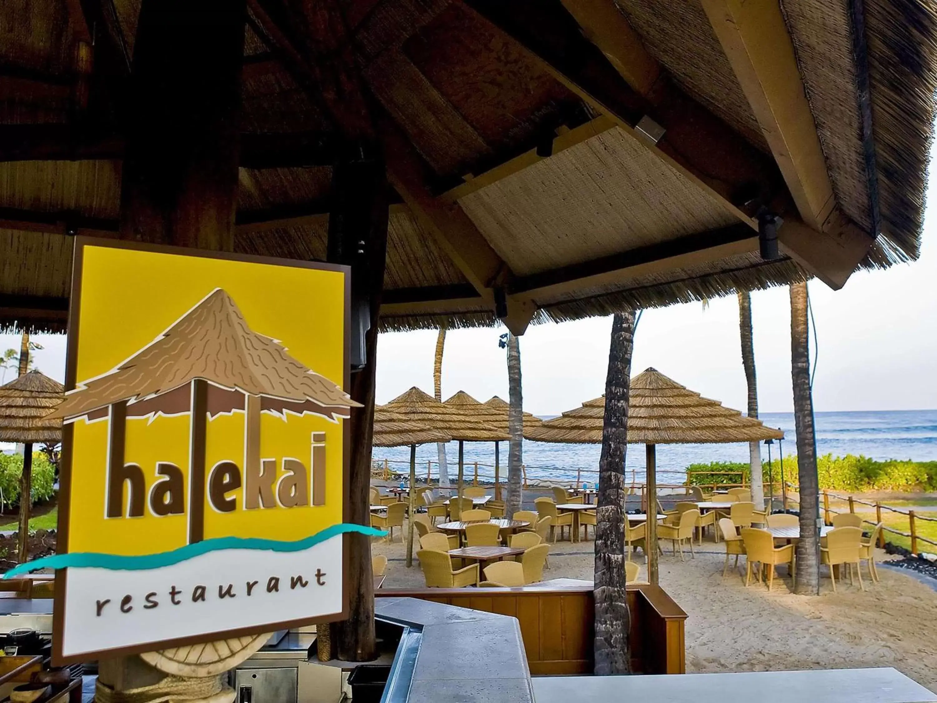 Restaurant/places to eat in Fairmont Orchid