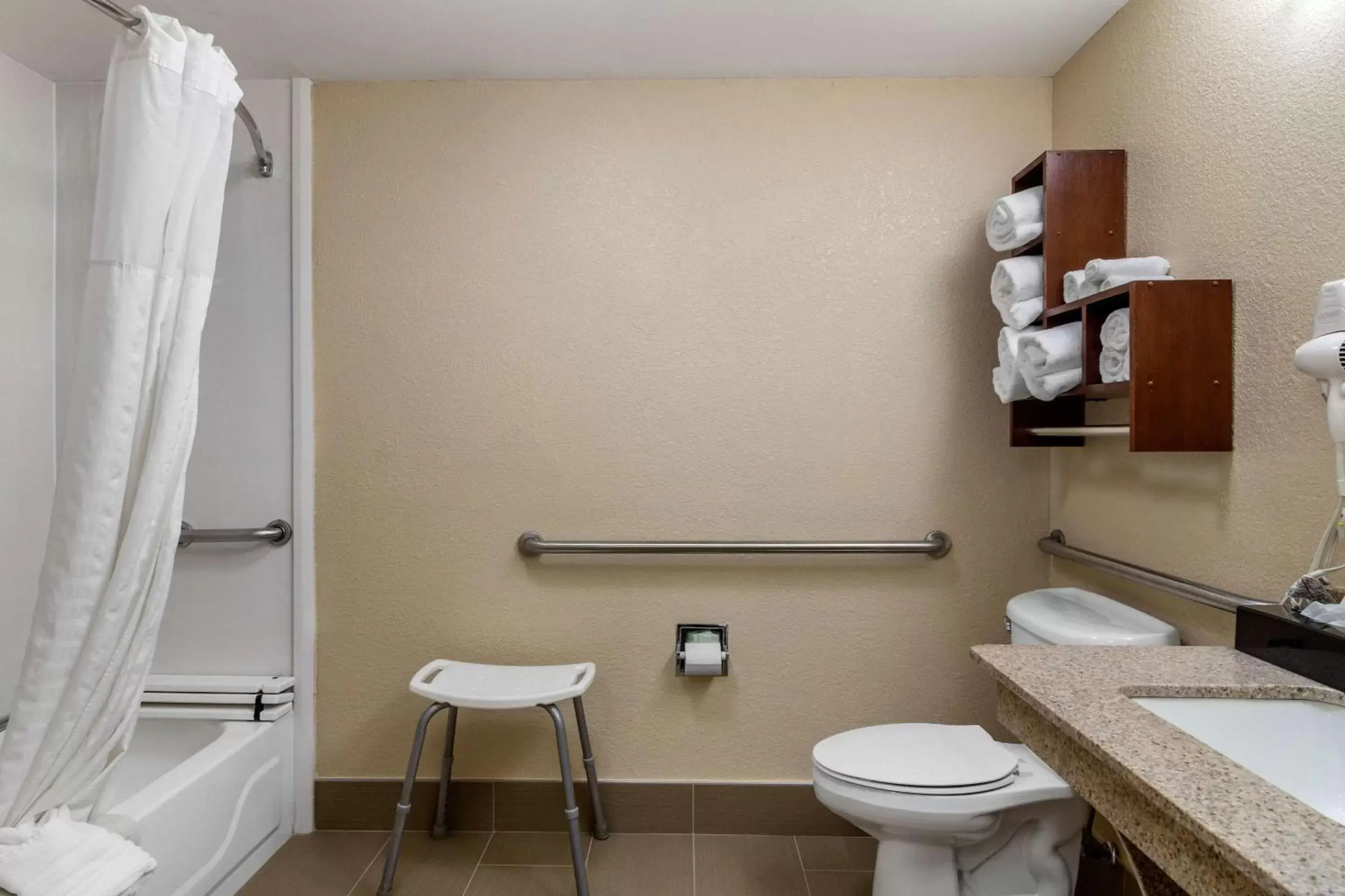 Photo of the whole room, Bathroom in Comfort Suites Woodstock