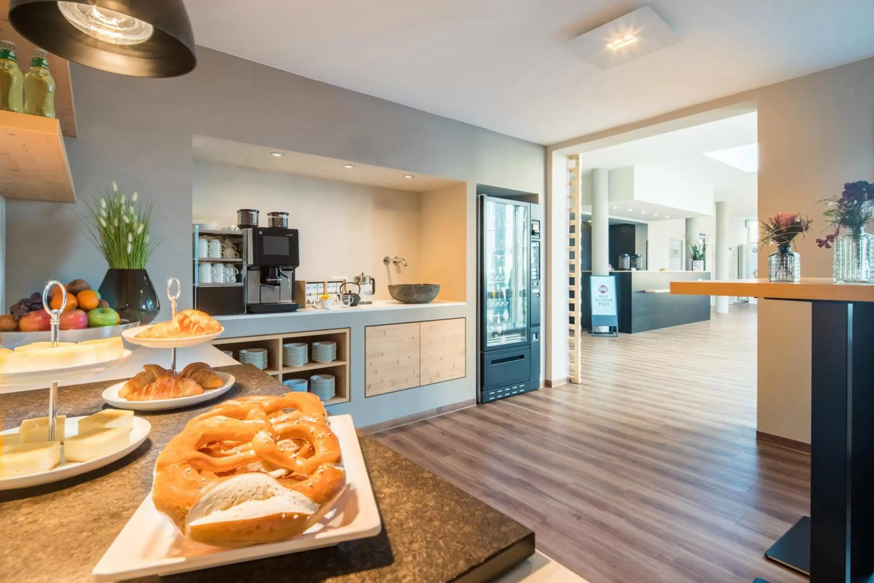 Lobby or reception, Kitchen/Kitchenette in Best Western Plus Atrium Hotel