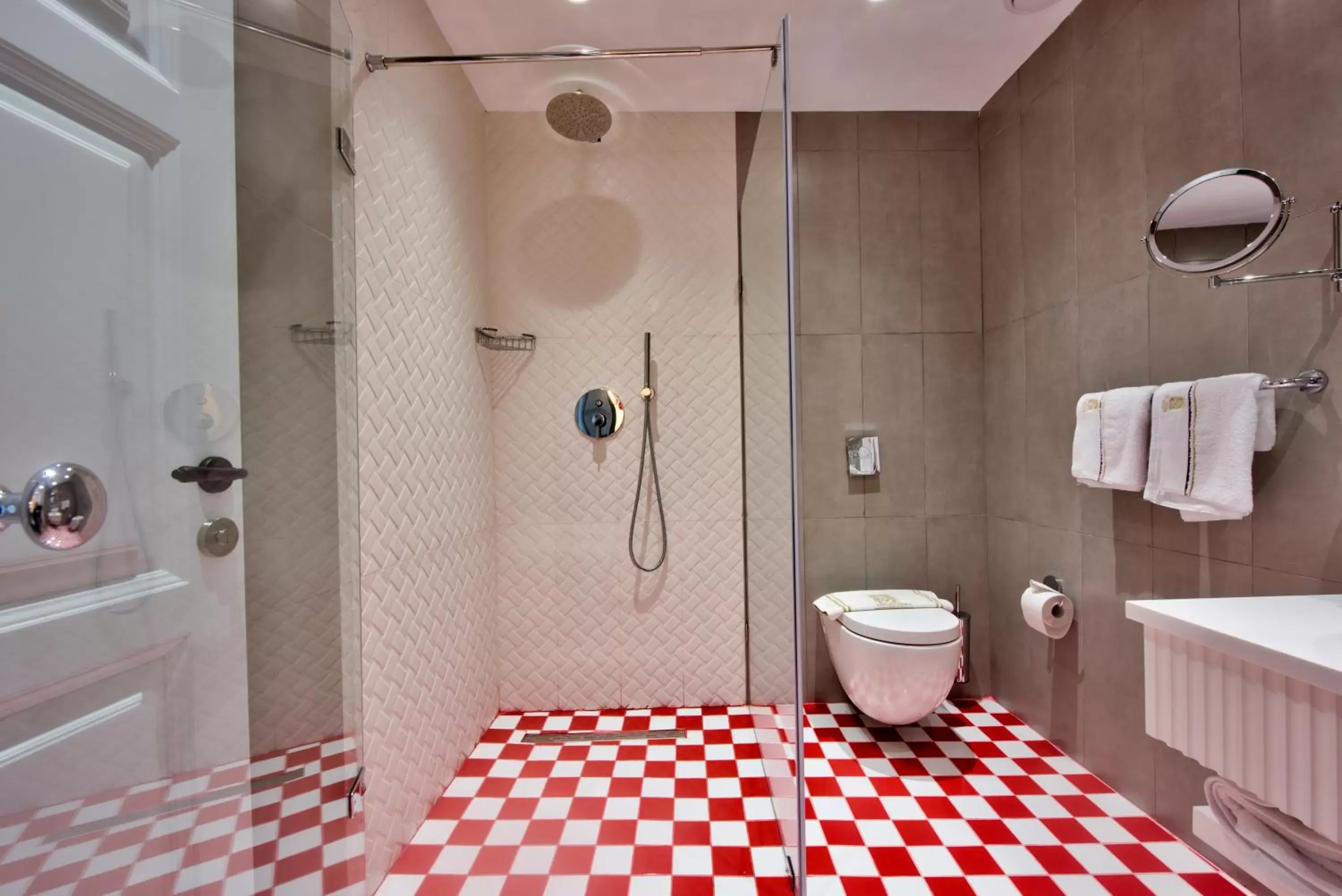 Shower, Bathroom in HOLM Boutique & SPA - IK Collection