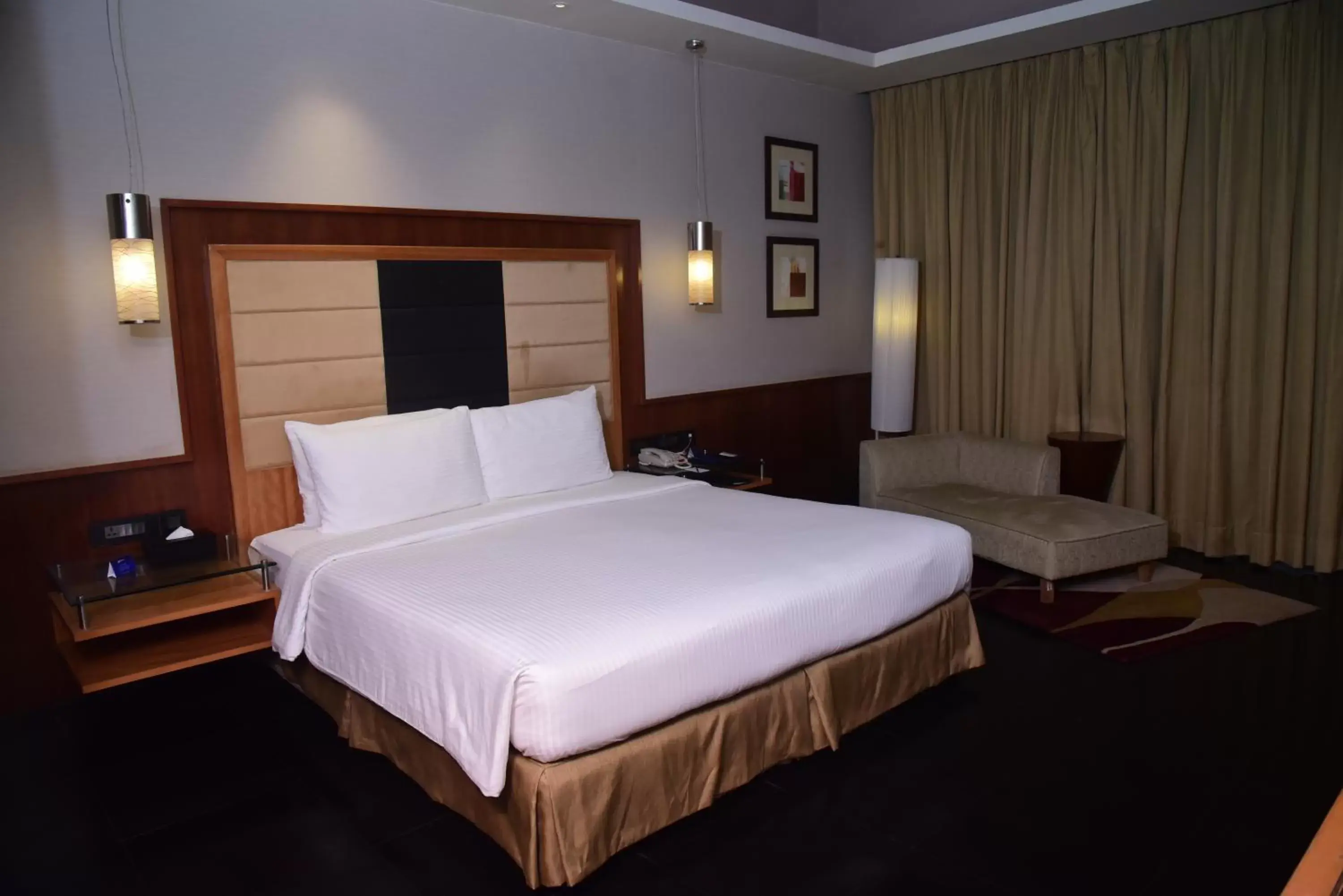 Bed in Radisson Blu Resort & Spa Alibaug