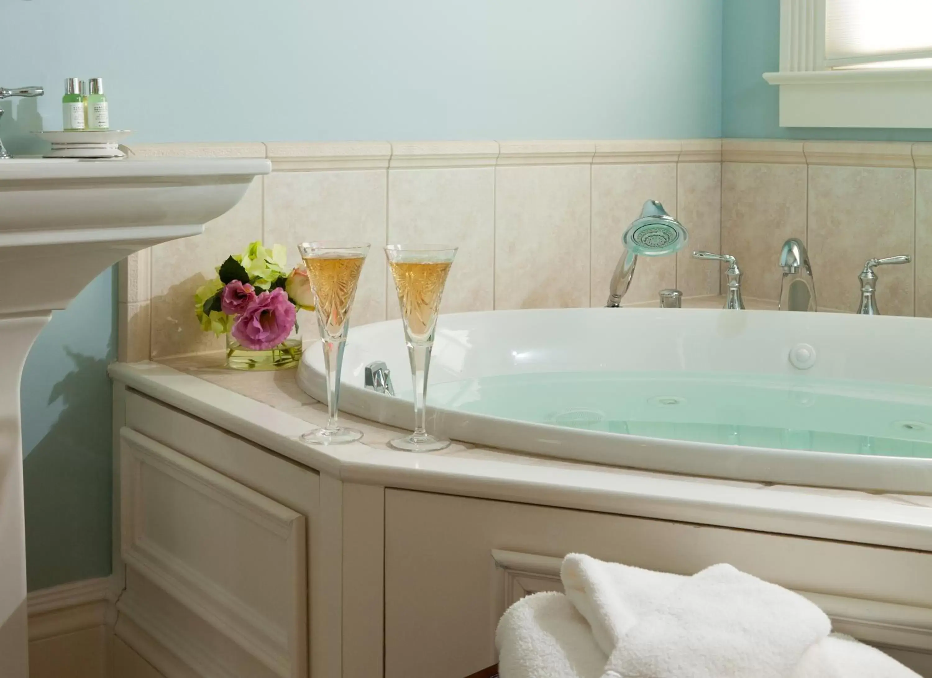 Bathroom in The Tower Cottage Bed and Breakfast