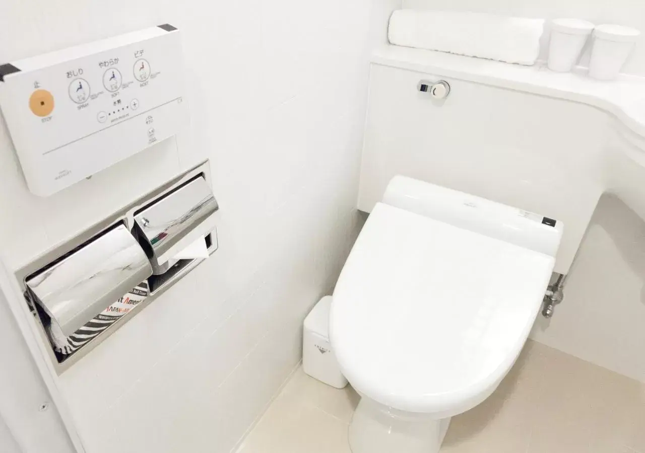 Toilet, Bathroom in APA Hotel Yodoyabashi Kitahama Ekimae